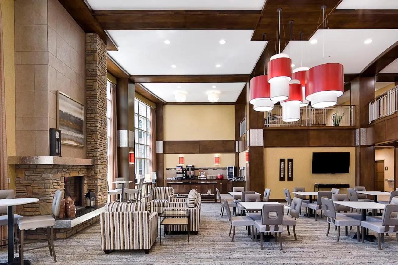 Breakfast in ClubHouse Hotel and Suites