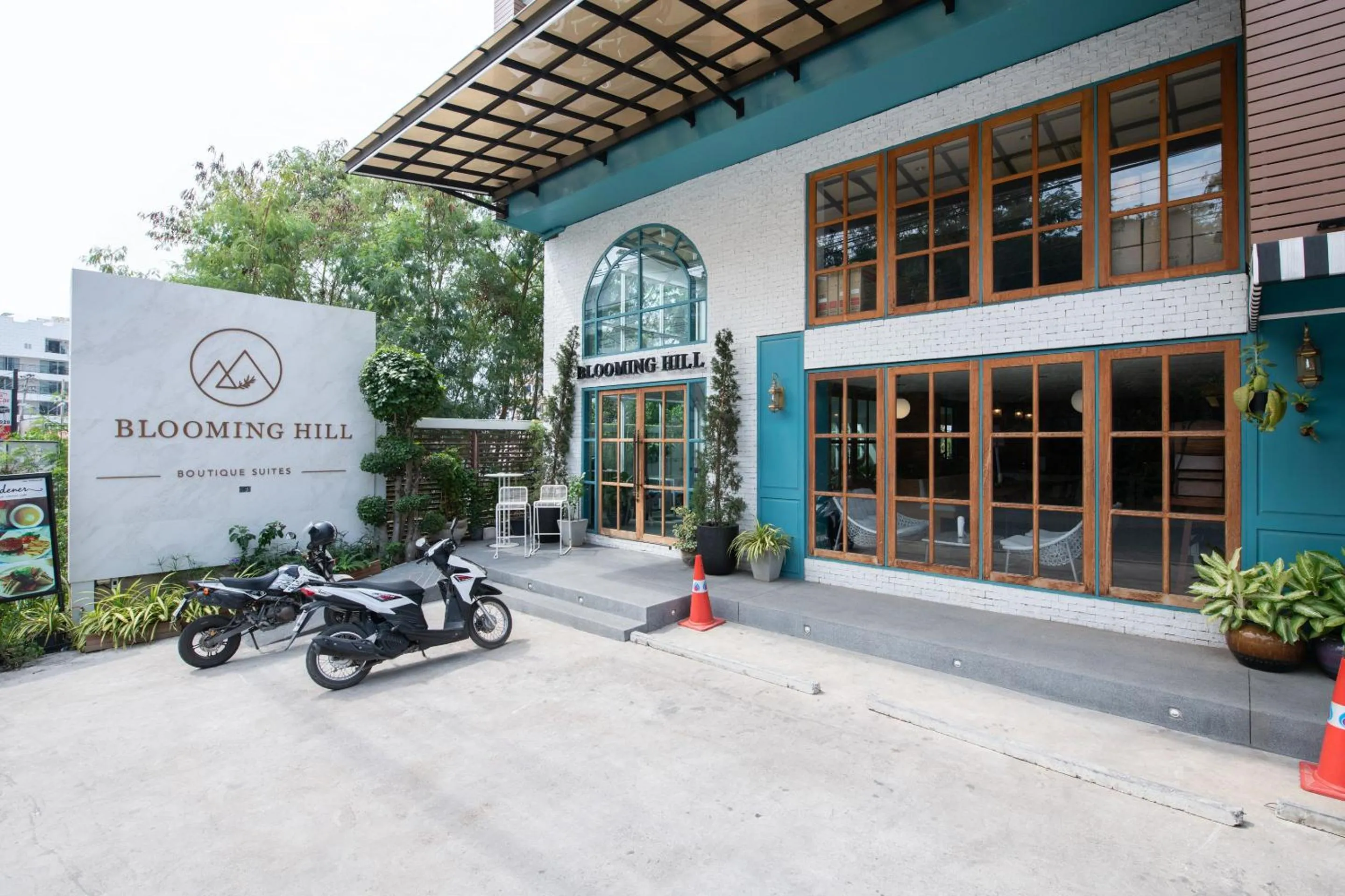 Facade/entrance in Blooming Hill Boutique Suites