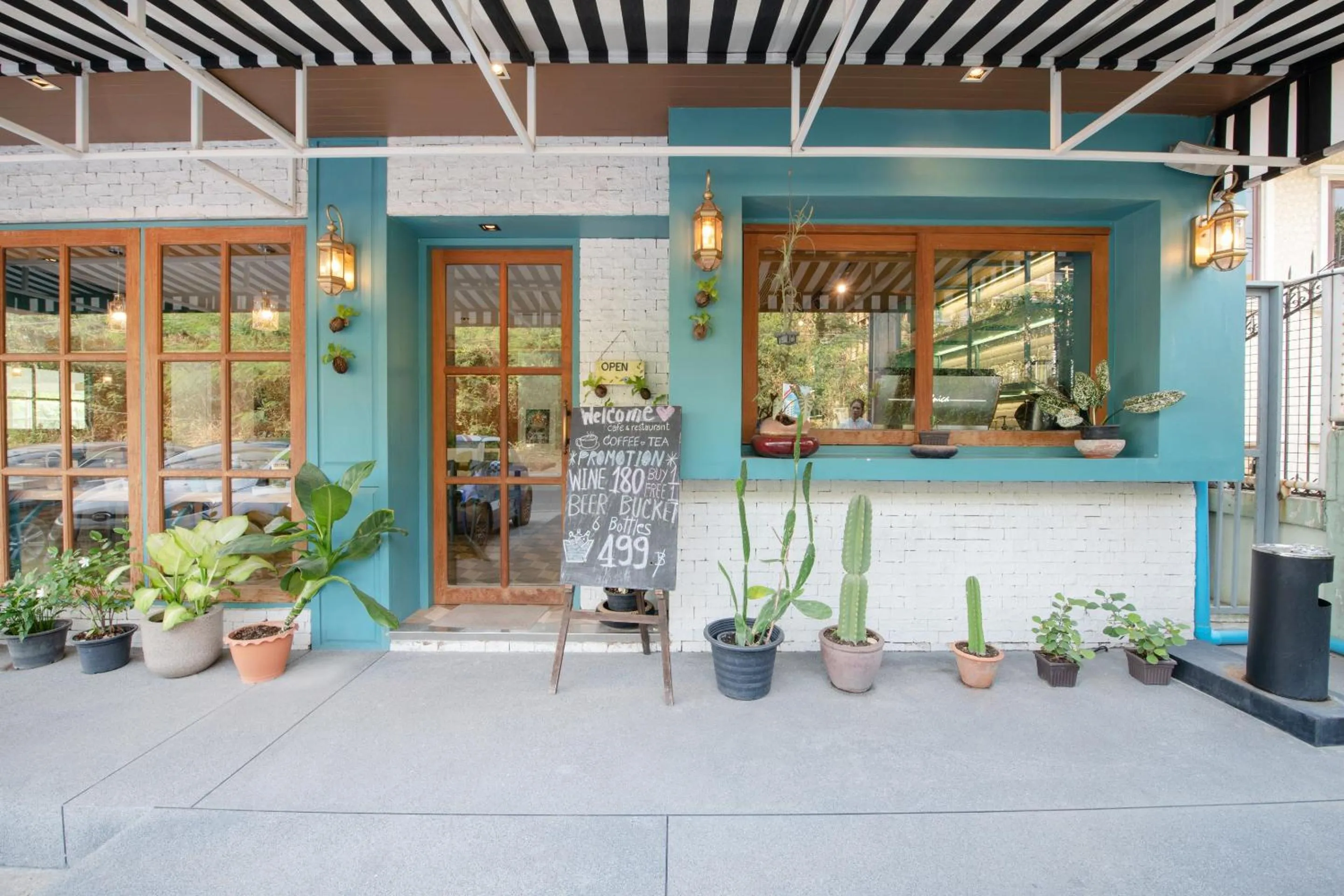 Restaurant/places to eat in Blooming Hill Boutique Suites