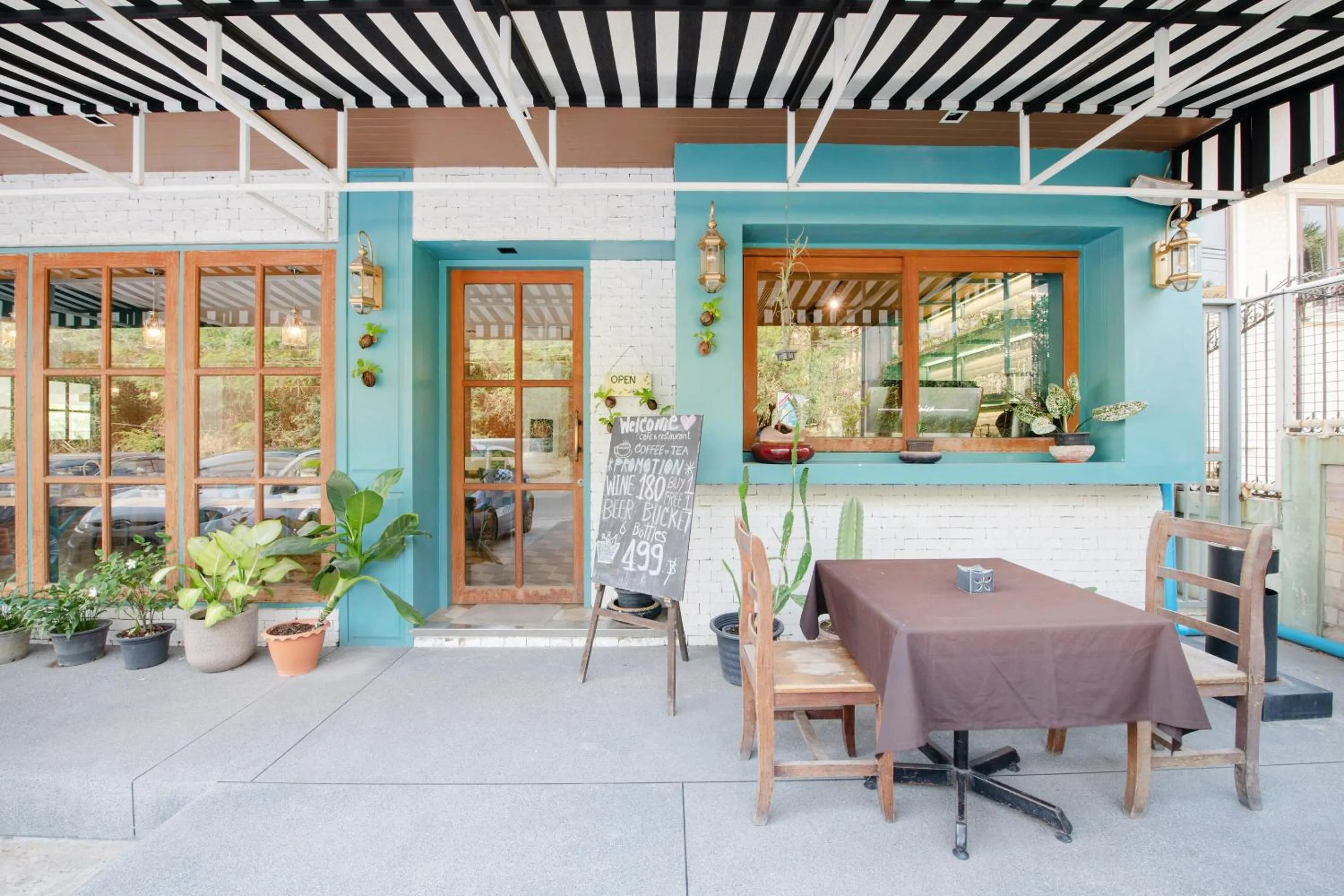 Restaurant/places to eat in Blooming Hill Boutique Suites