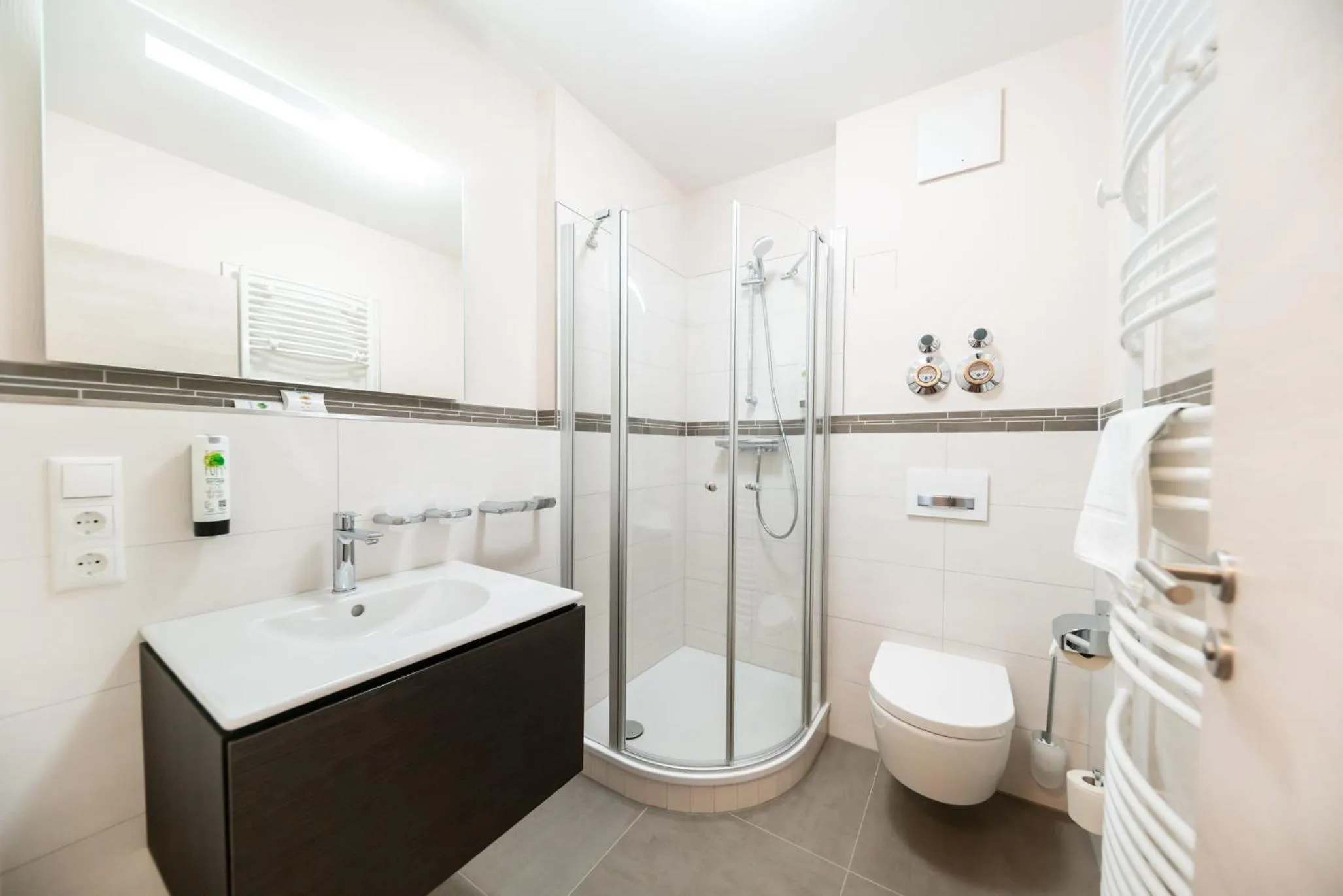 Shower in AKZENT Apartmenthotel Binz