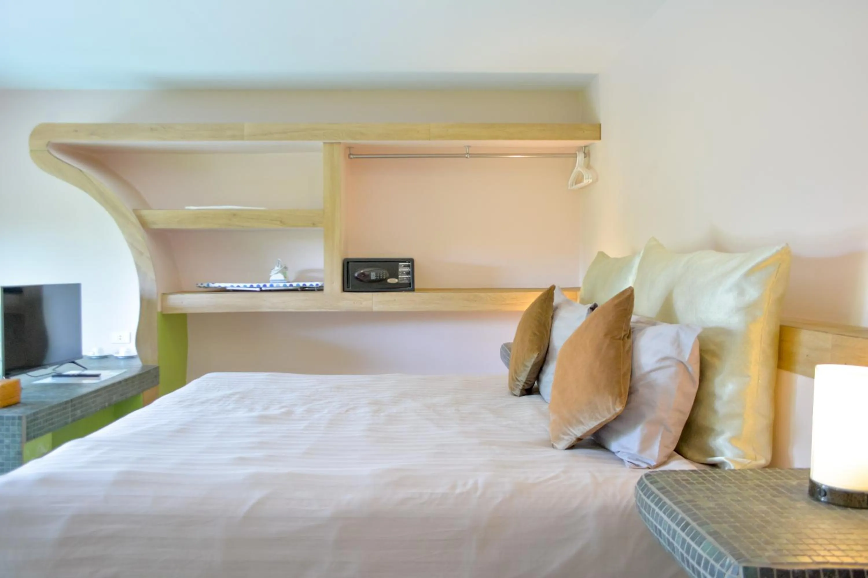 Bed in Le Divine Comedie Beach Resort