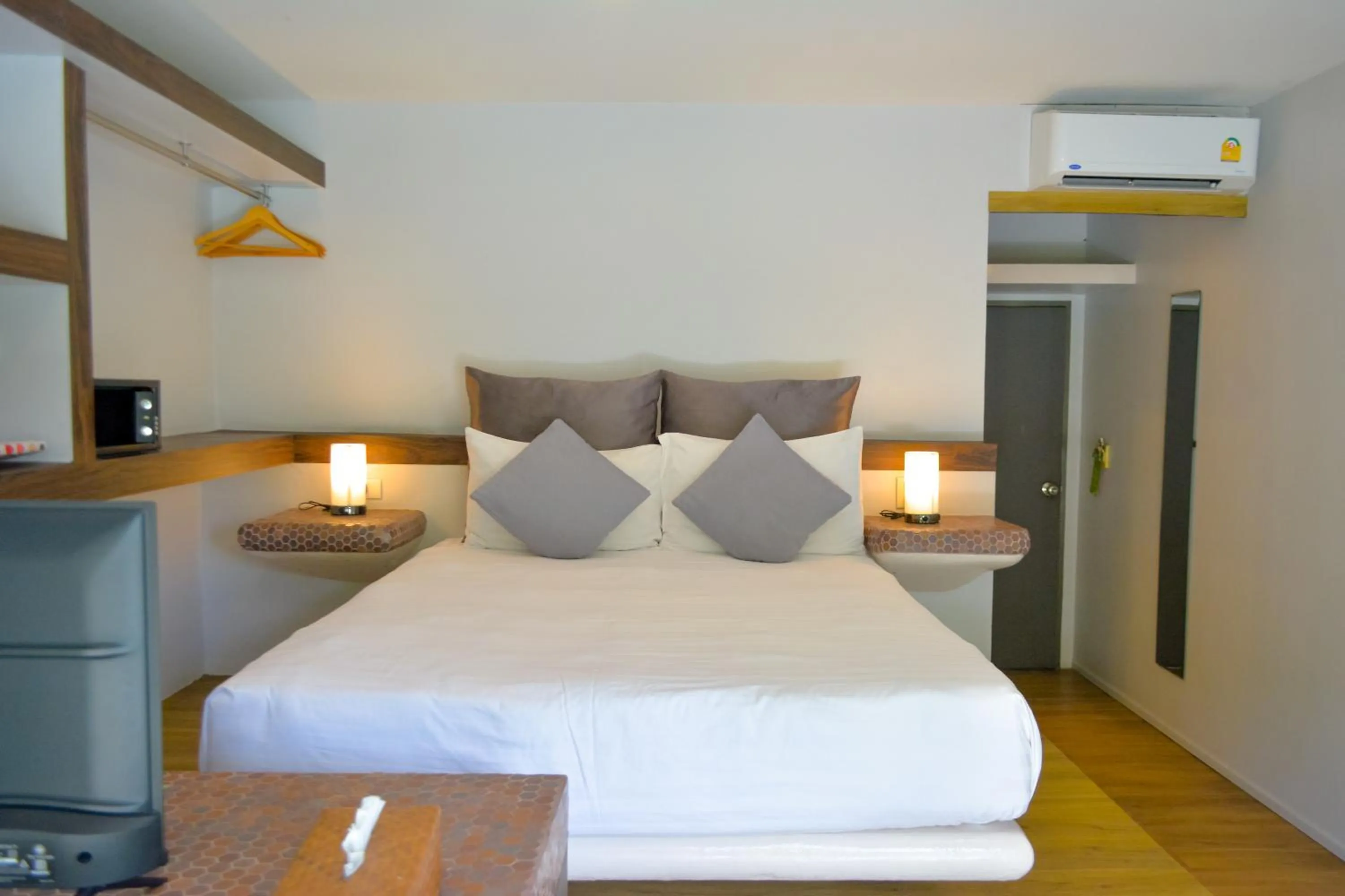 Bed in Le Divine Comedie Beach Resort