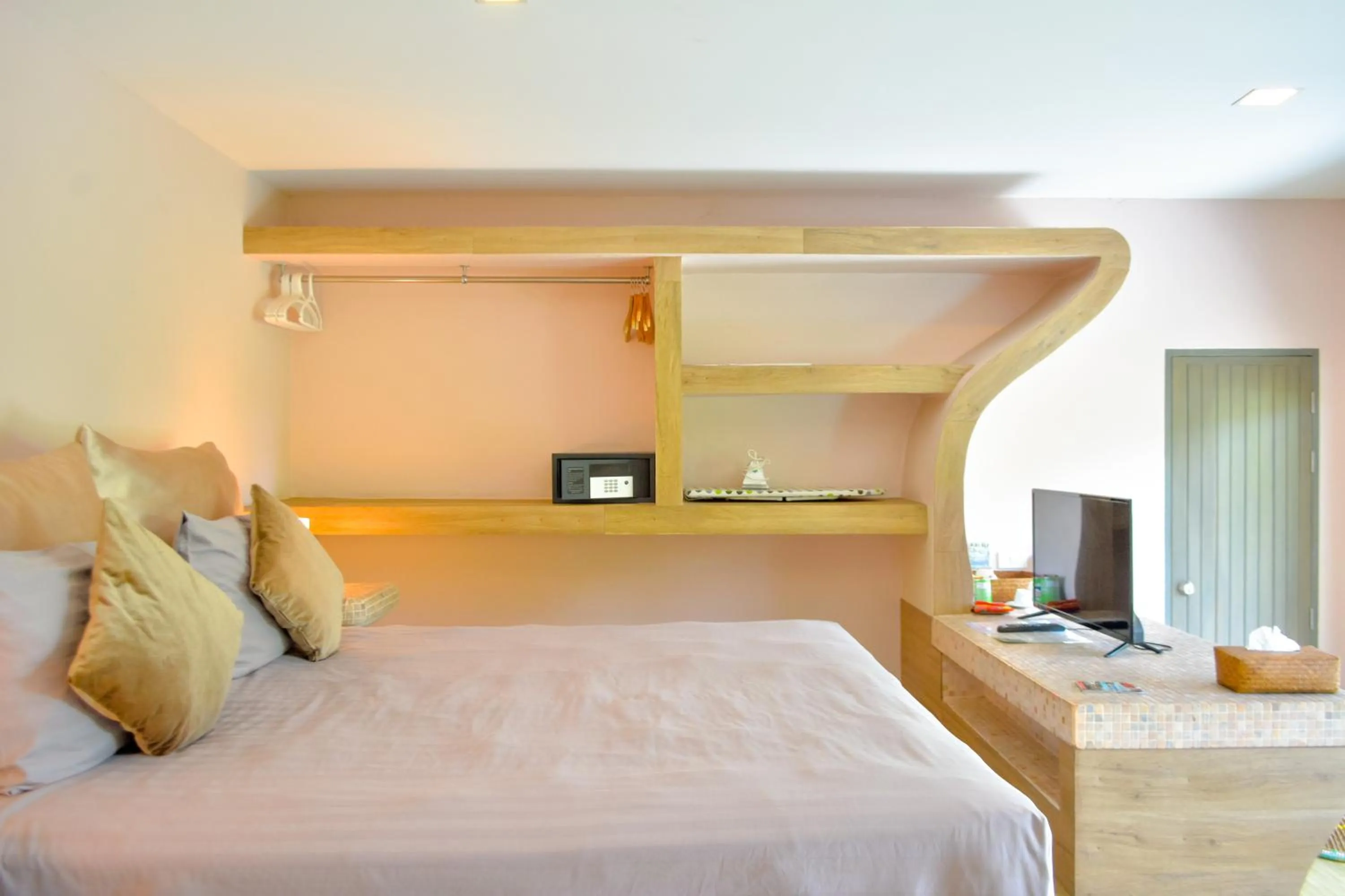 Bed in Le Divine Comedie Beach Resort