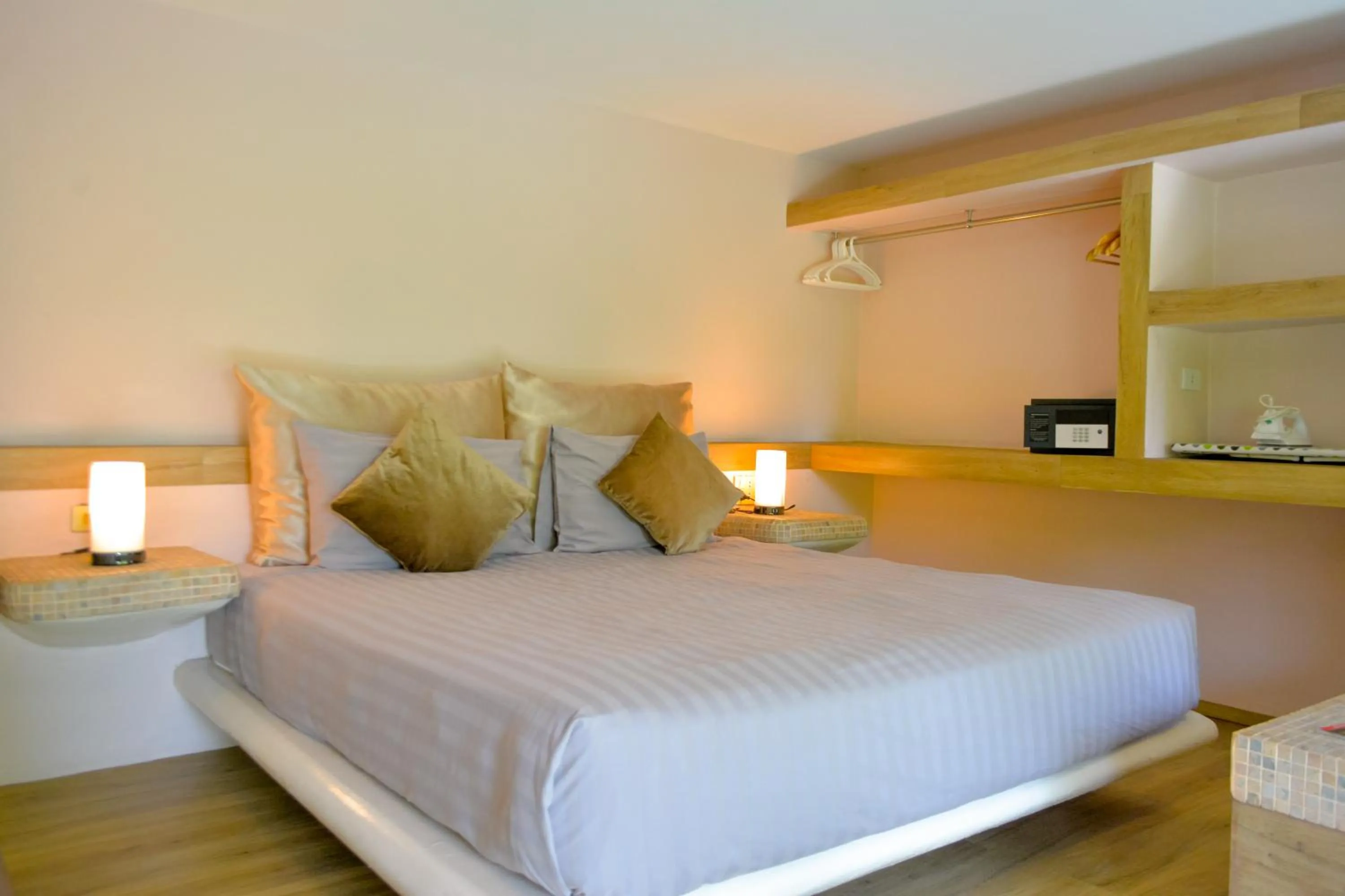 Bed in Le Divine Comedie Beach Resort