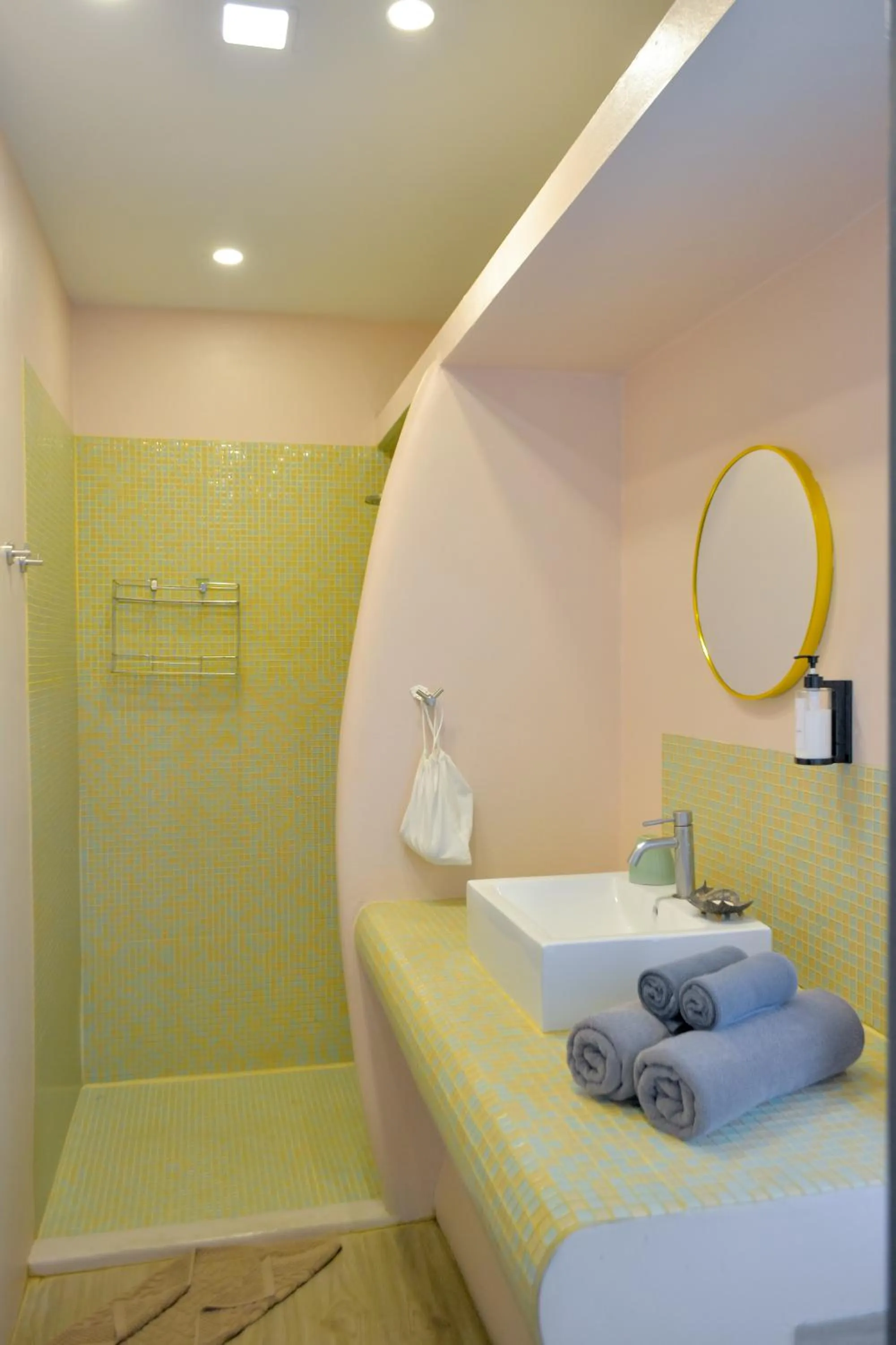 Bed in Le Divine Comedie Beach Resort