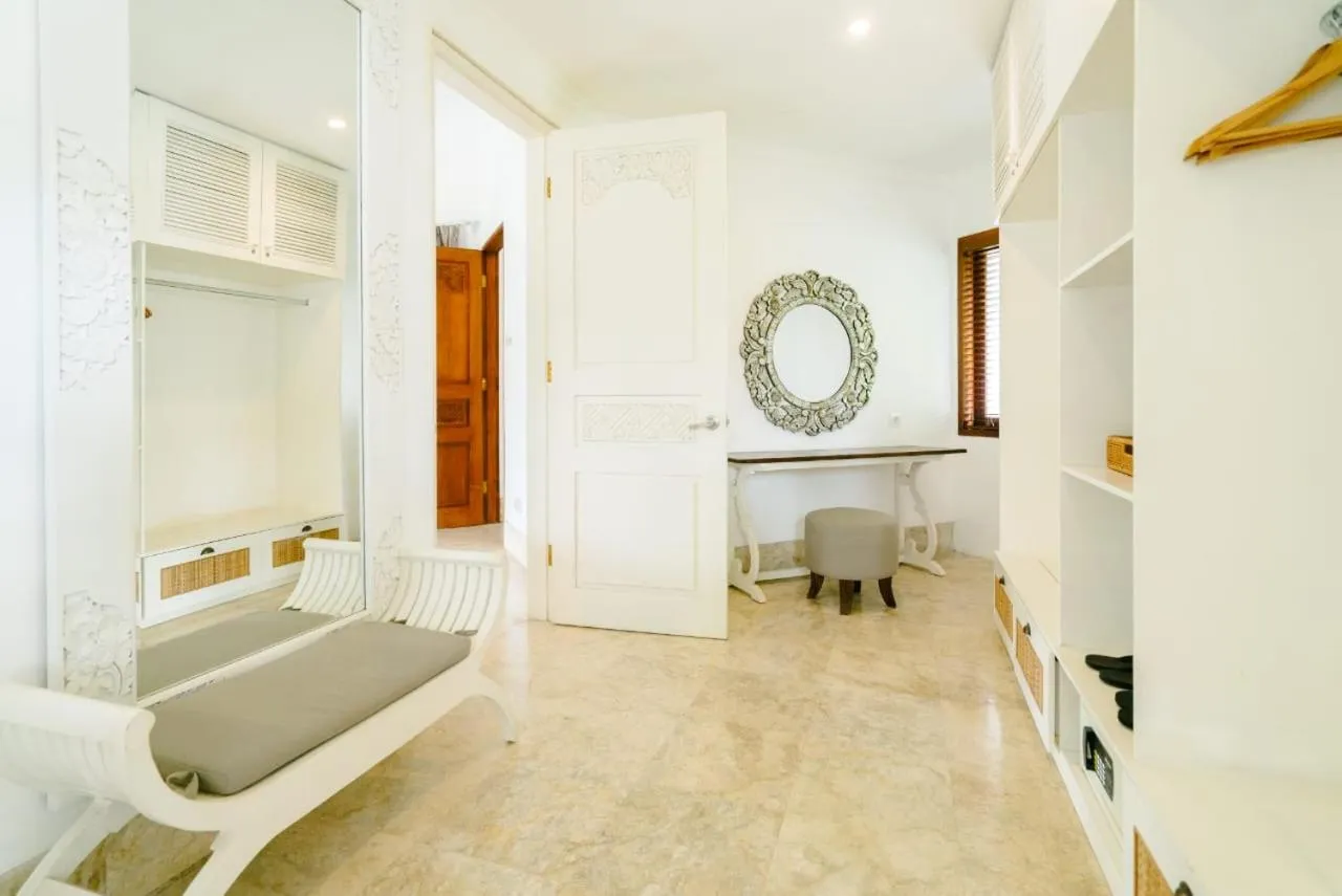 Avillion Villa Cinta @Sanur, Bali