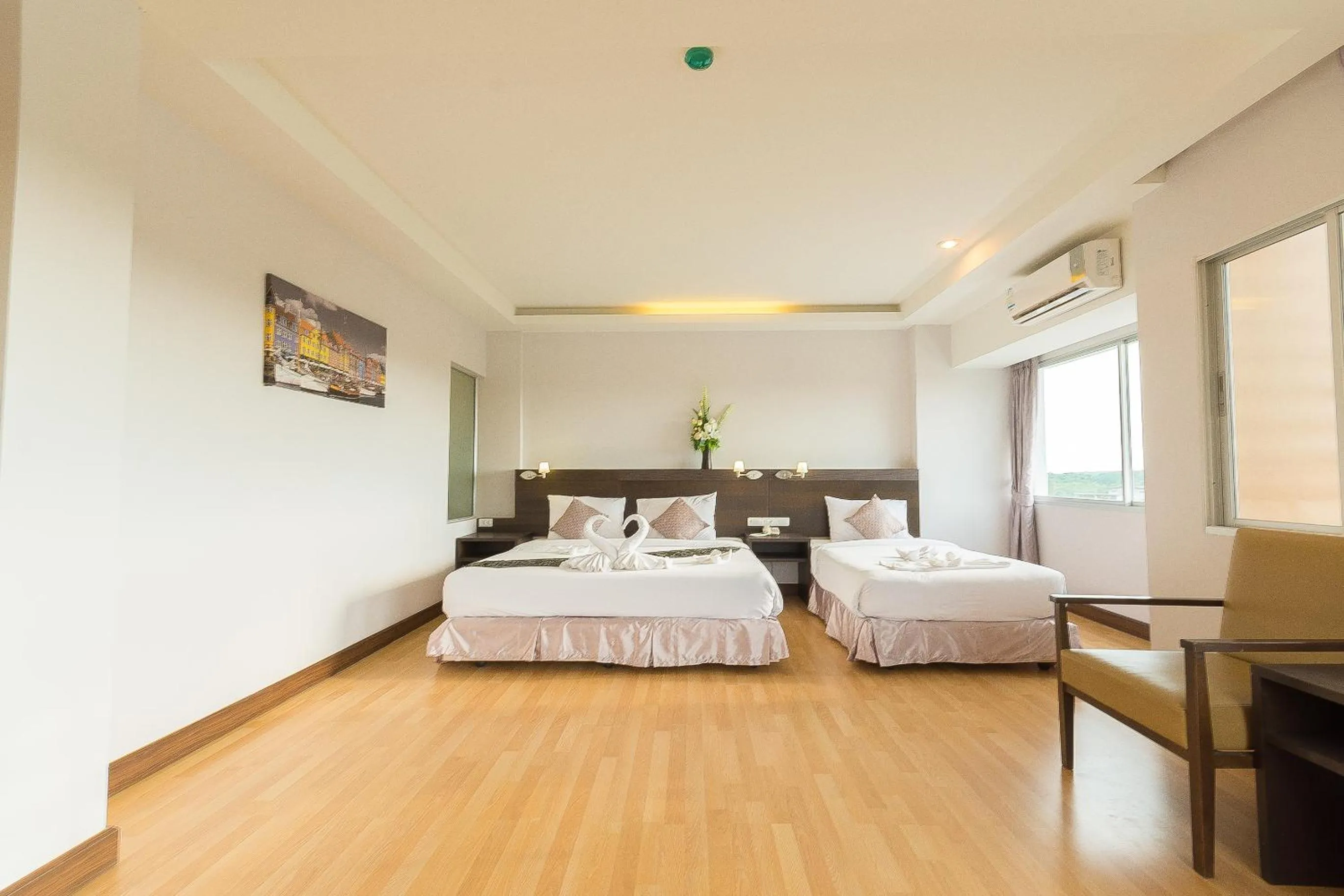 Bedroom, Bed in SinKiat Buri Hotel