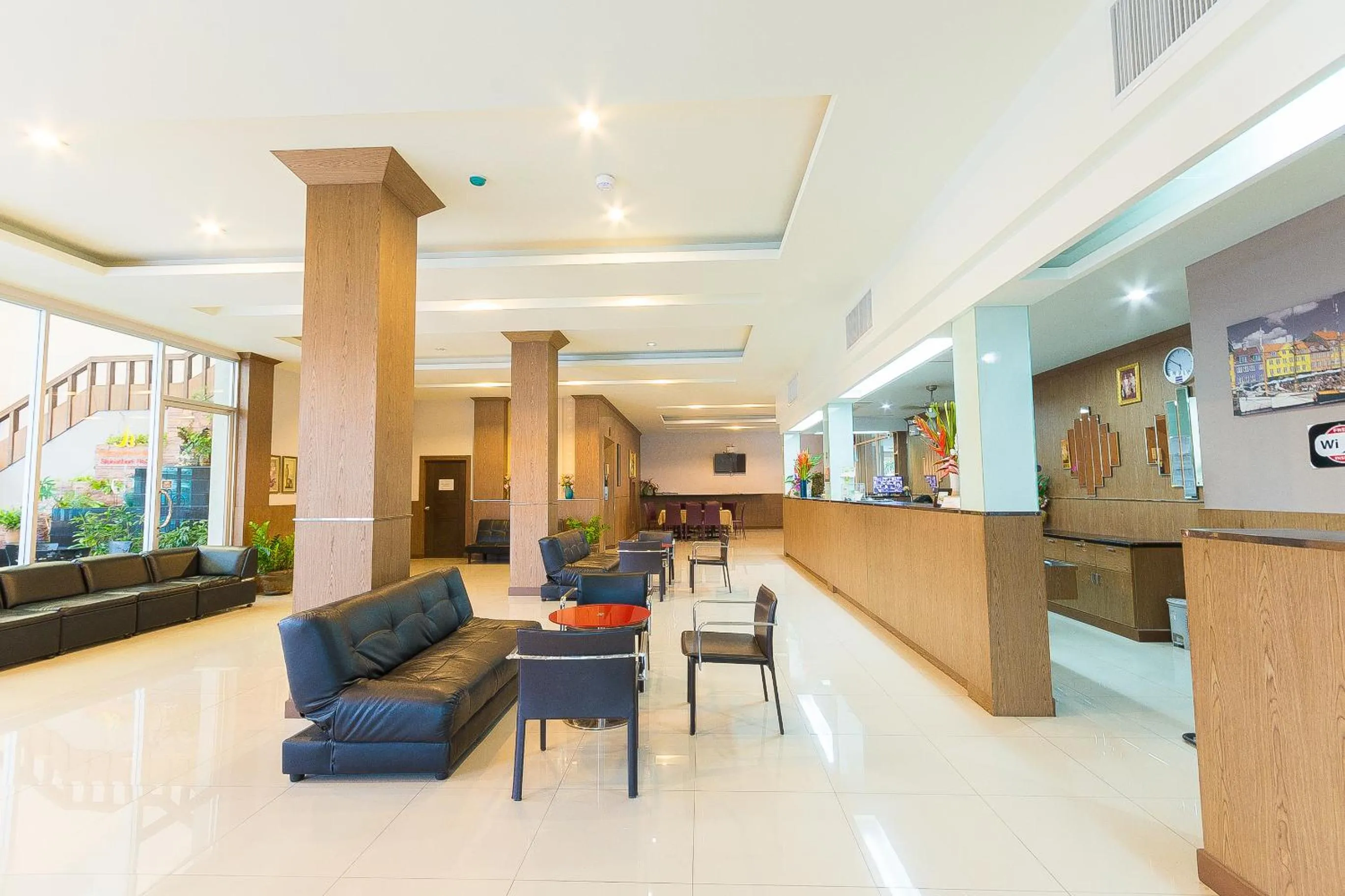 Lobby or reception in SinKiat Buri Hotel
