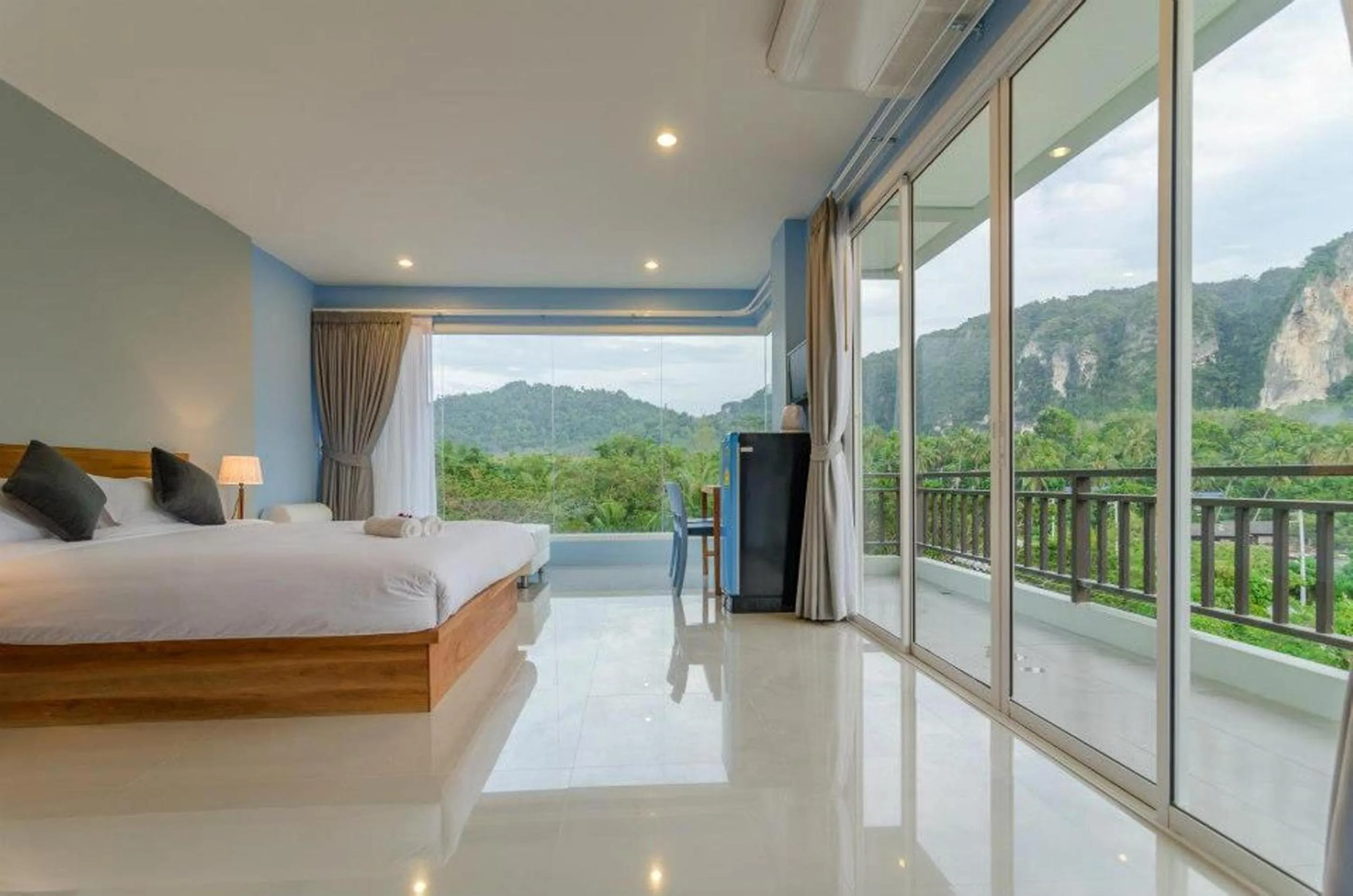 Photo of the whole room, Bed in Ao Nang Miti Resort