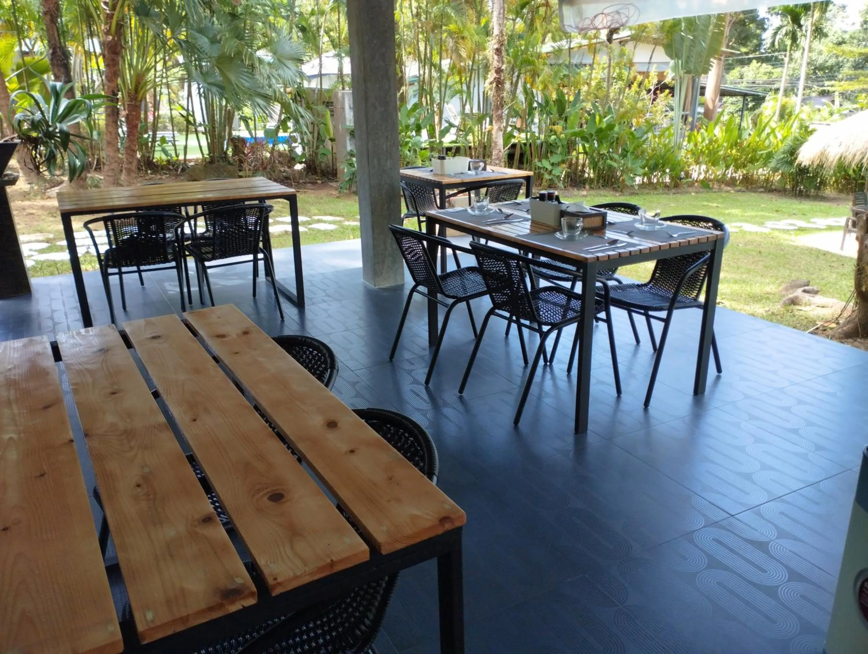 Restaurant/places to eat in Lazy Republique