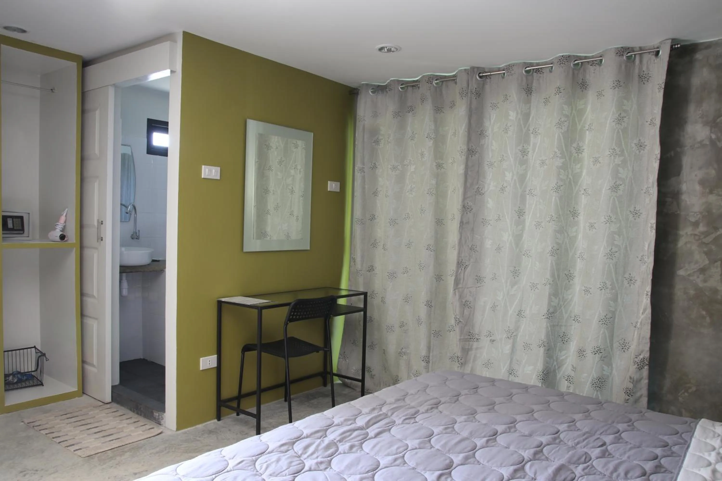 Bedroom, Bed in Lazy Republique