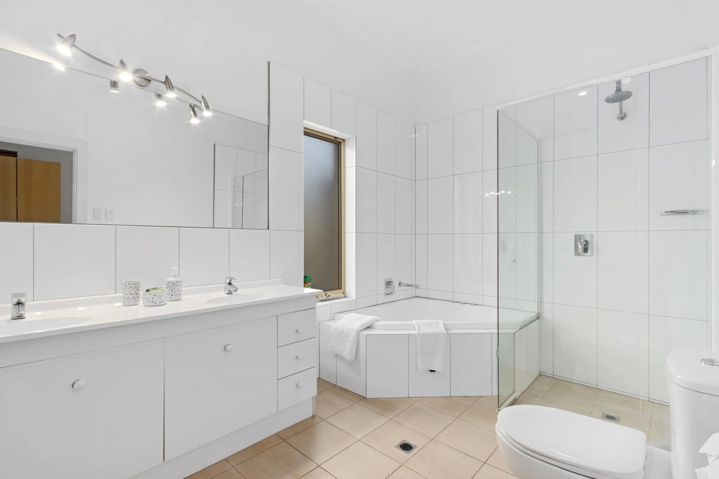 Bathroom in Lambert Estate Retreat