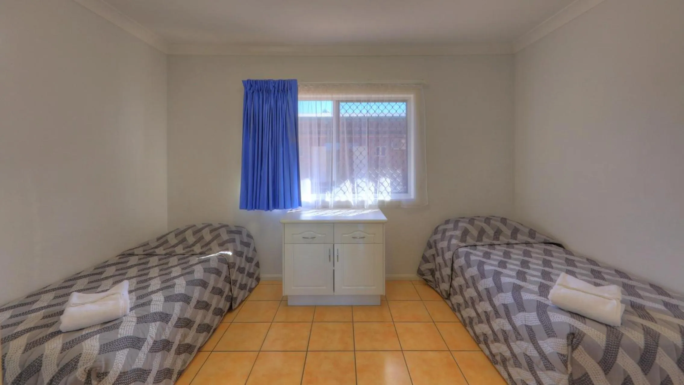 Bedroom, Bed in Heritage Lodge Motel