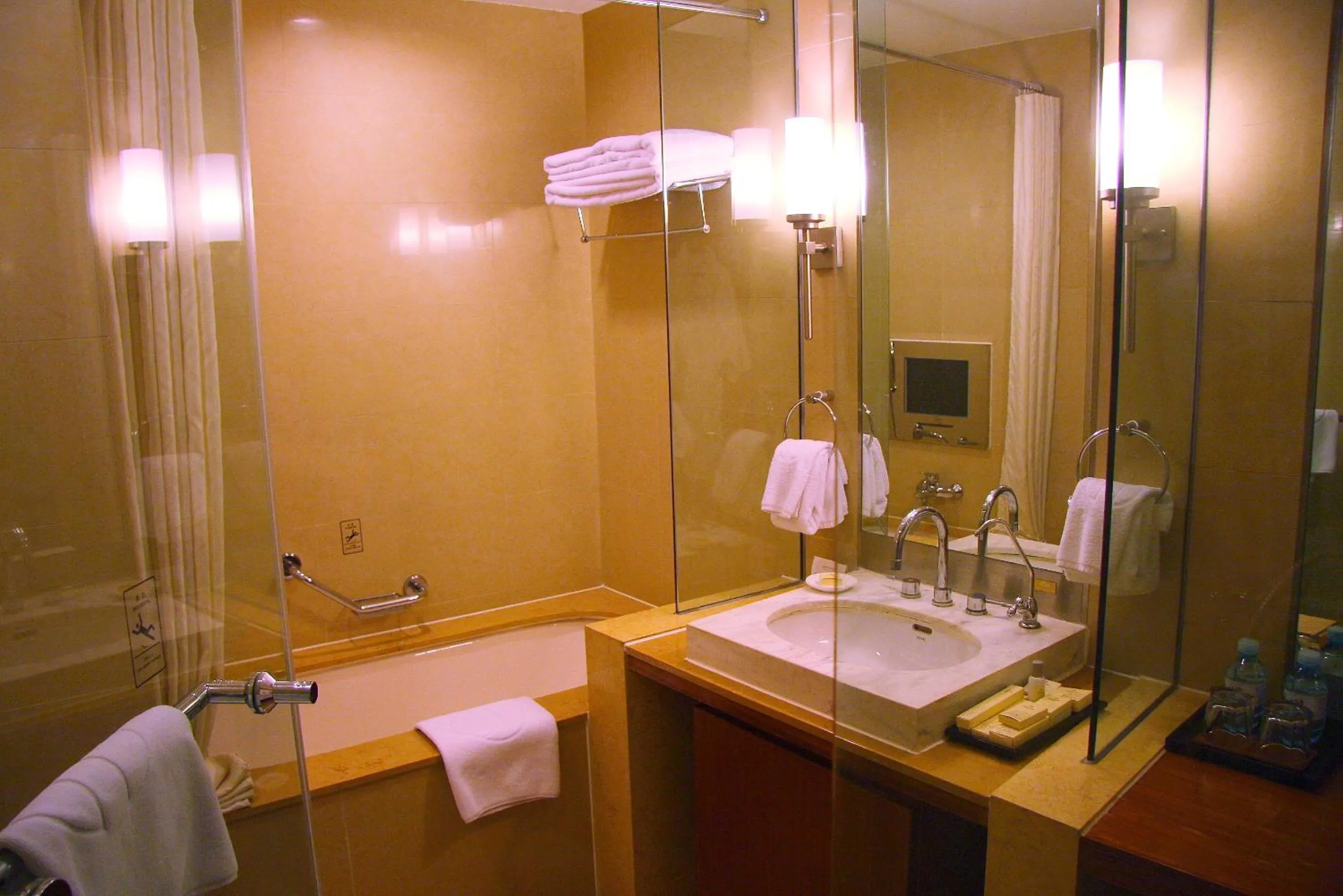 Bathroom in Jianguo Garden Hotel