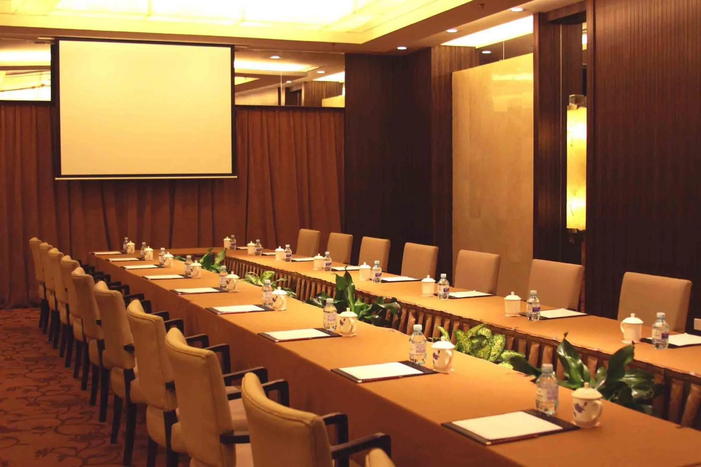 Business facilities in Jianguo Garden Hotel