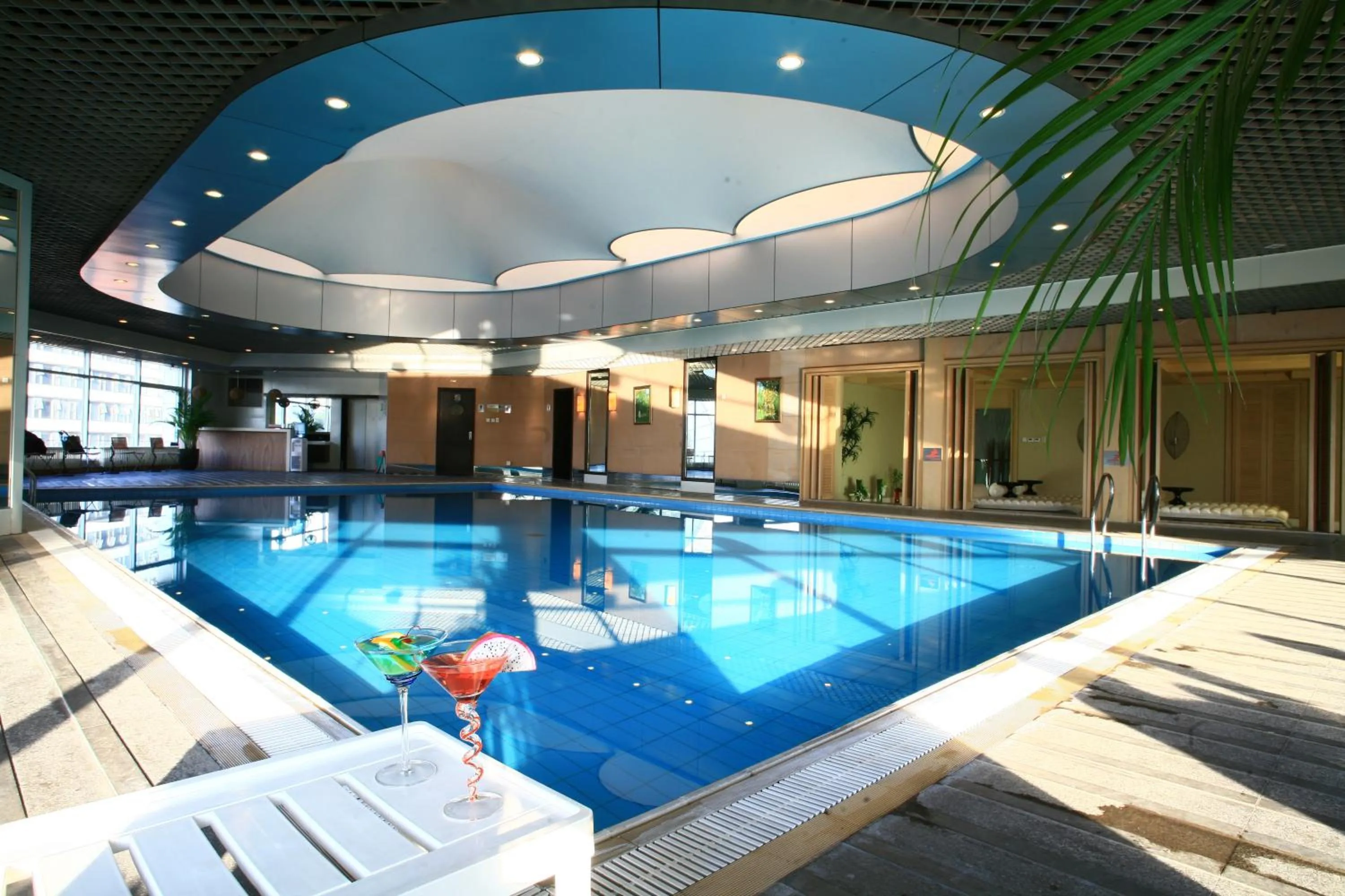 Swimming Pool in Jianguo Garden Hotel