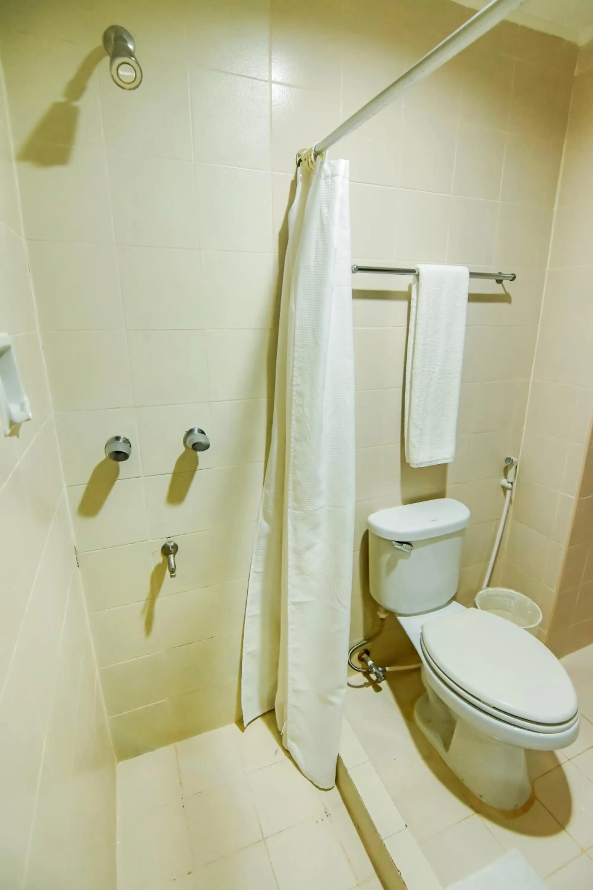 Bathroom in Rajah Park Hotel by Hiverooms