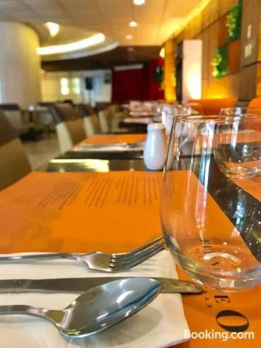 Restaurant/places to eat in Rajah Park Hotel by Hiverooms