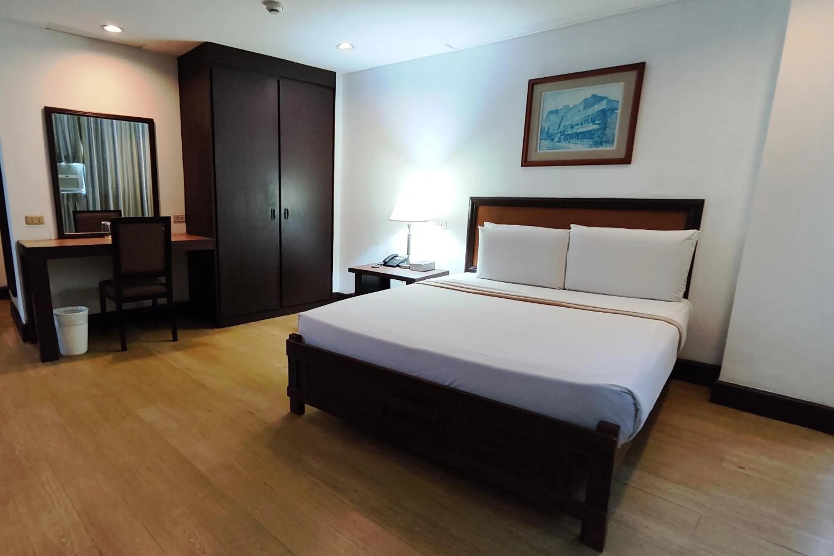 Bed in Rajah Park Hotel by Hiverooms