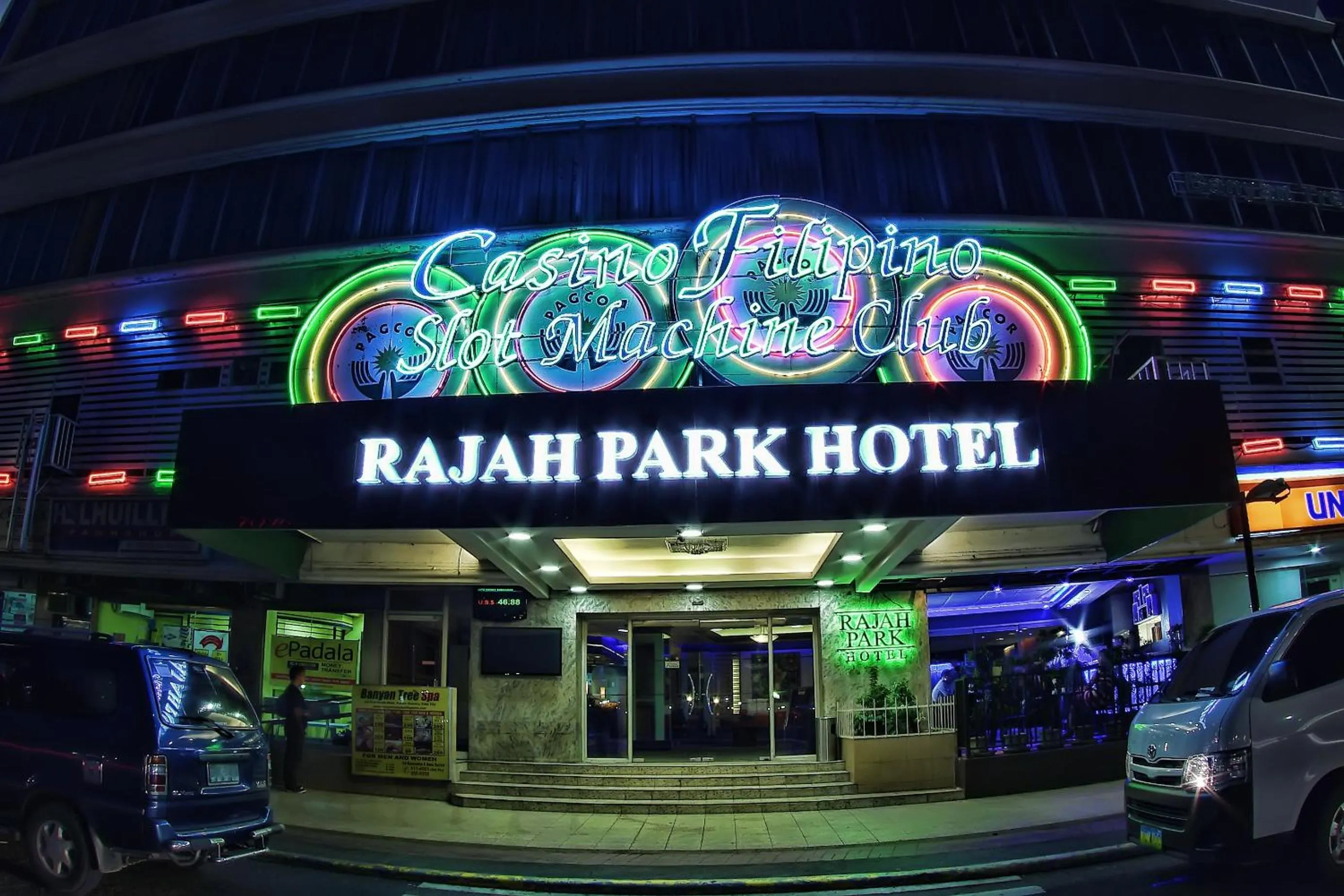 Facade/entrance in Rajah Park Hotel by Hiverooms
