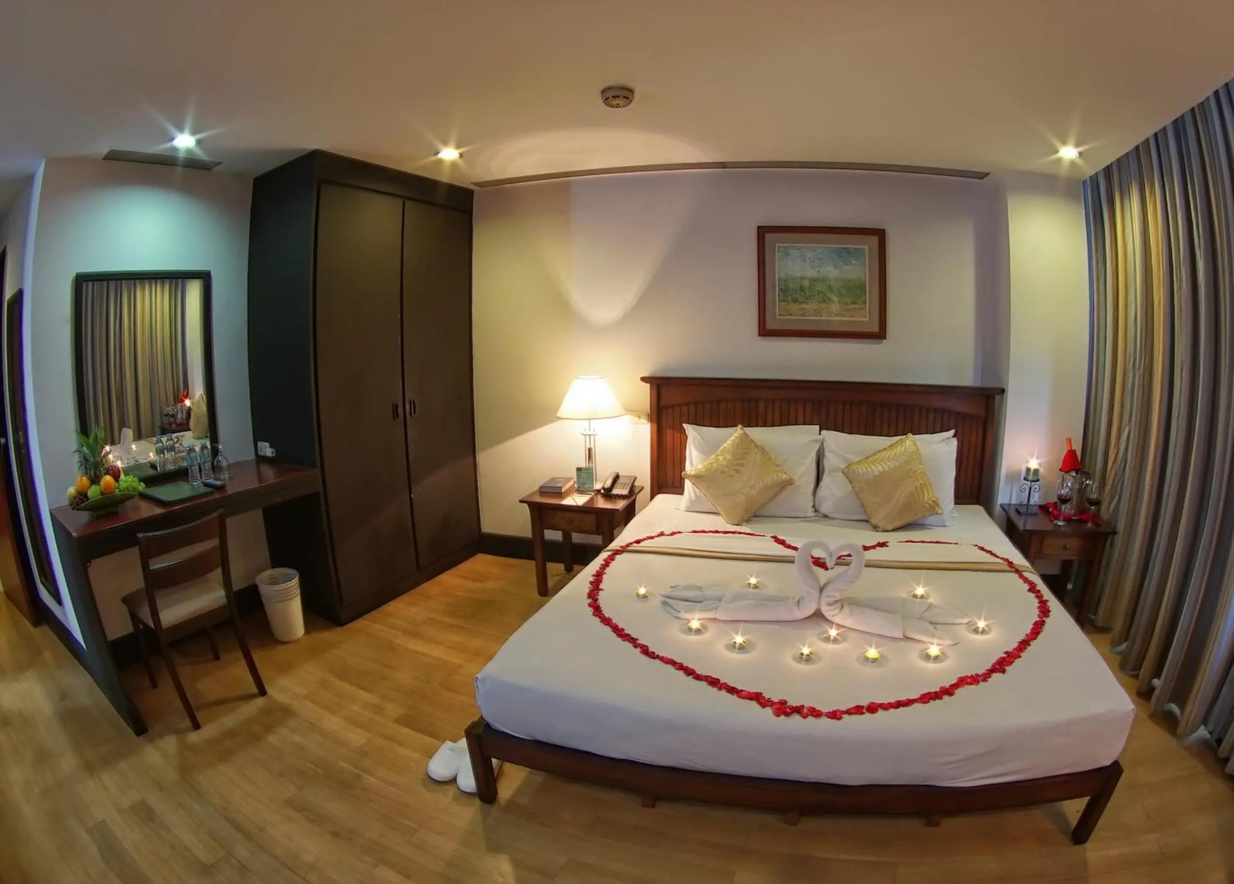 Bed in Rajah Park Hotel by Hiverooms