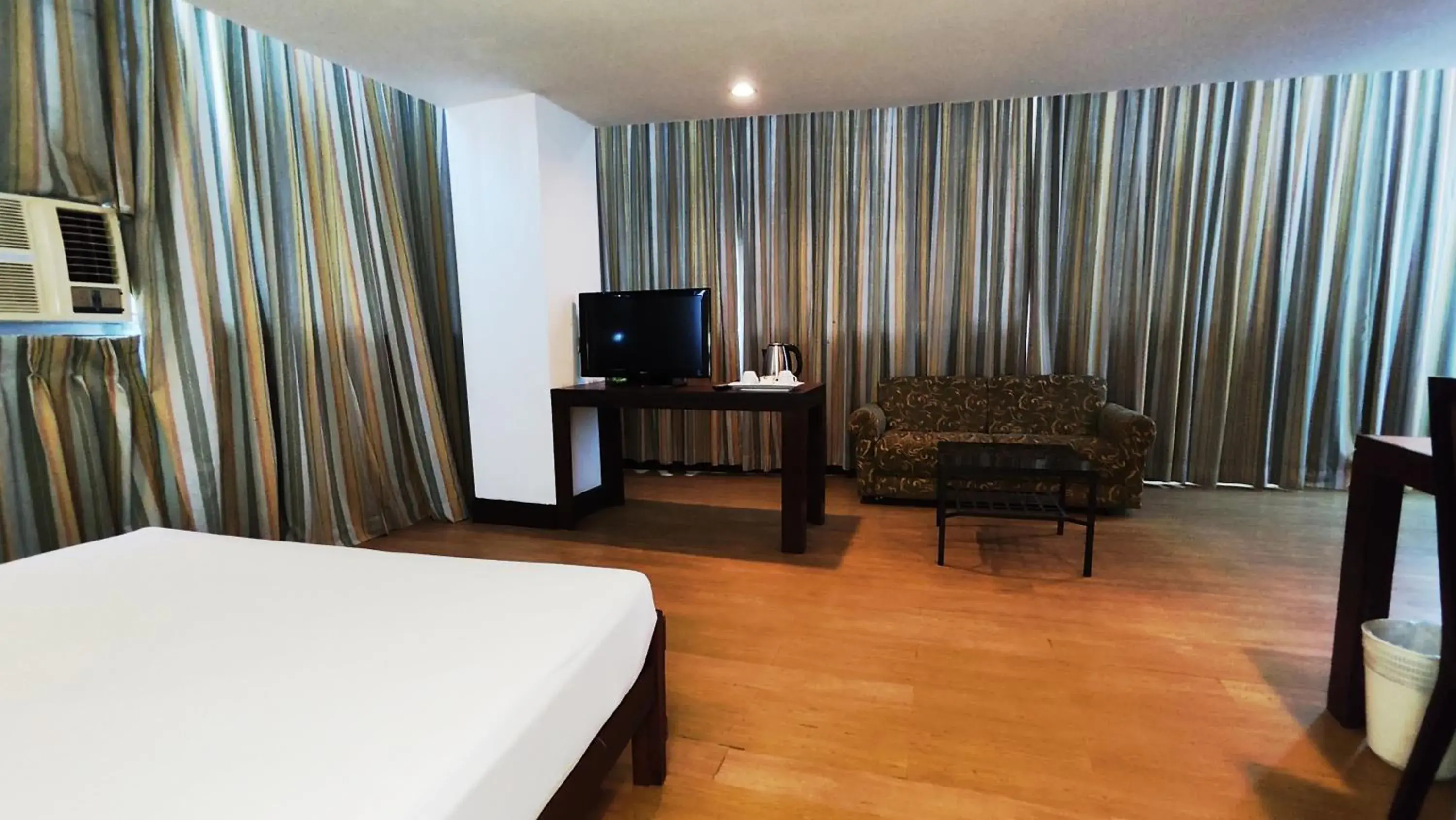 Executive Suite in Rajah Park Hotel by Hiverooms Executive Suite in Rajah Park Hotel by Hiverooms