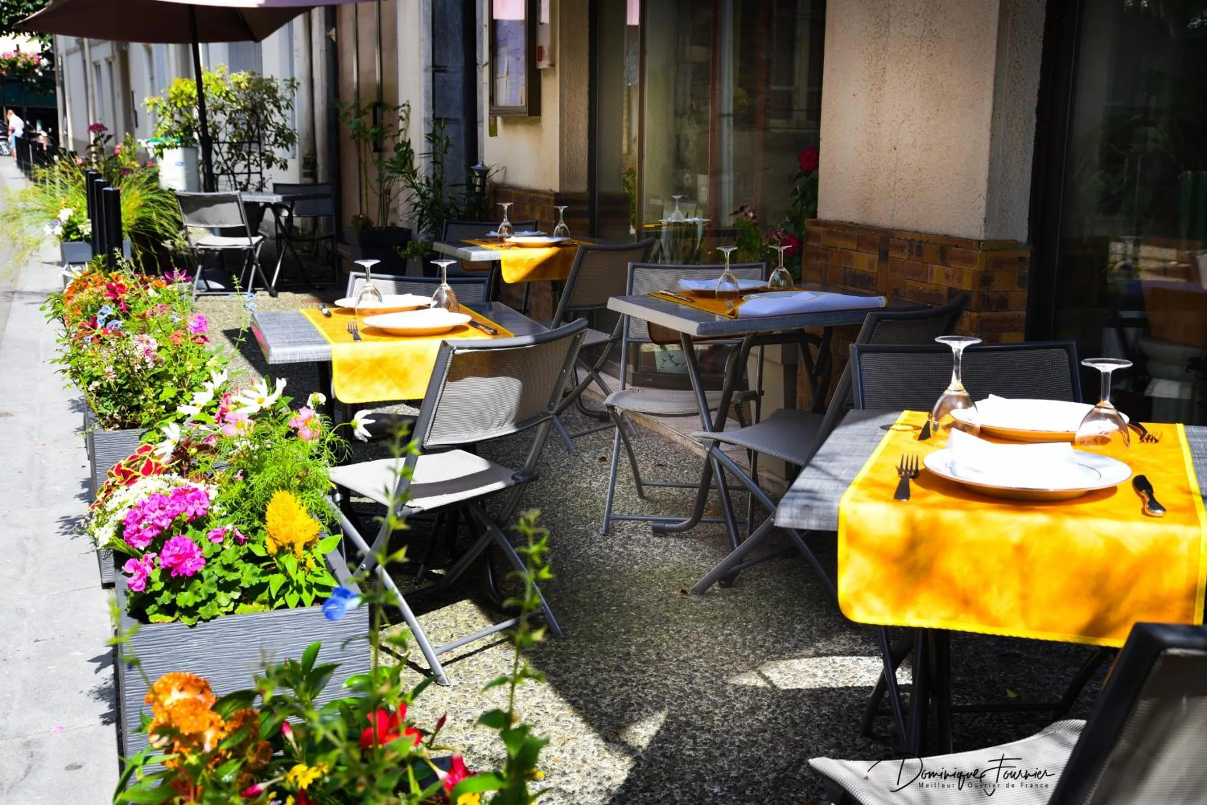 Property building in hotel des 2 nations