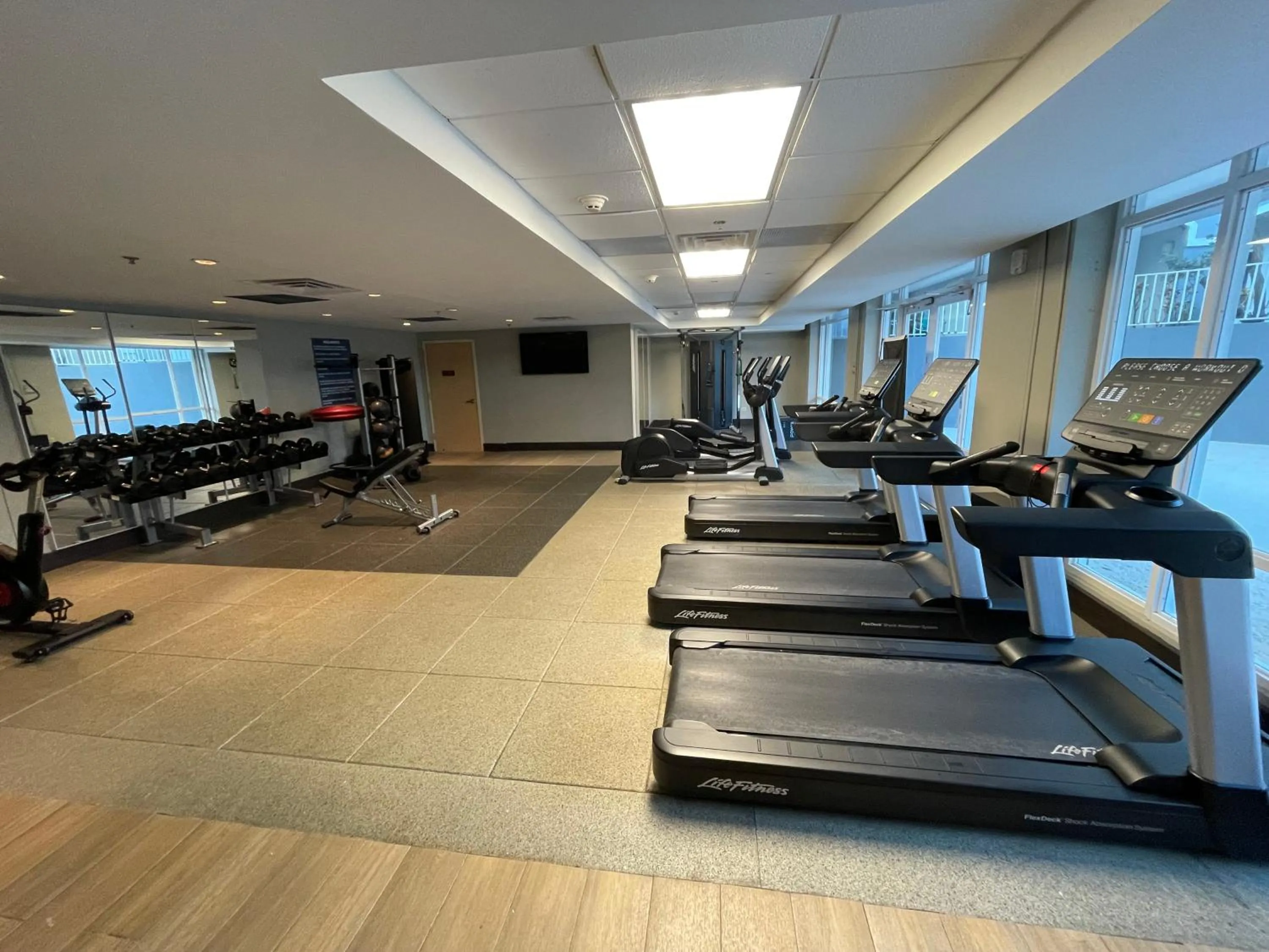 Fitness centre/facilities in Embassy Suites by Hilton Dorado del Mar Beach Resort