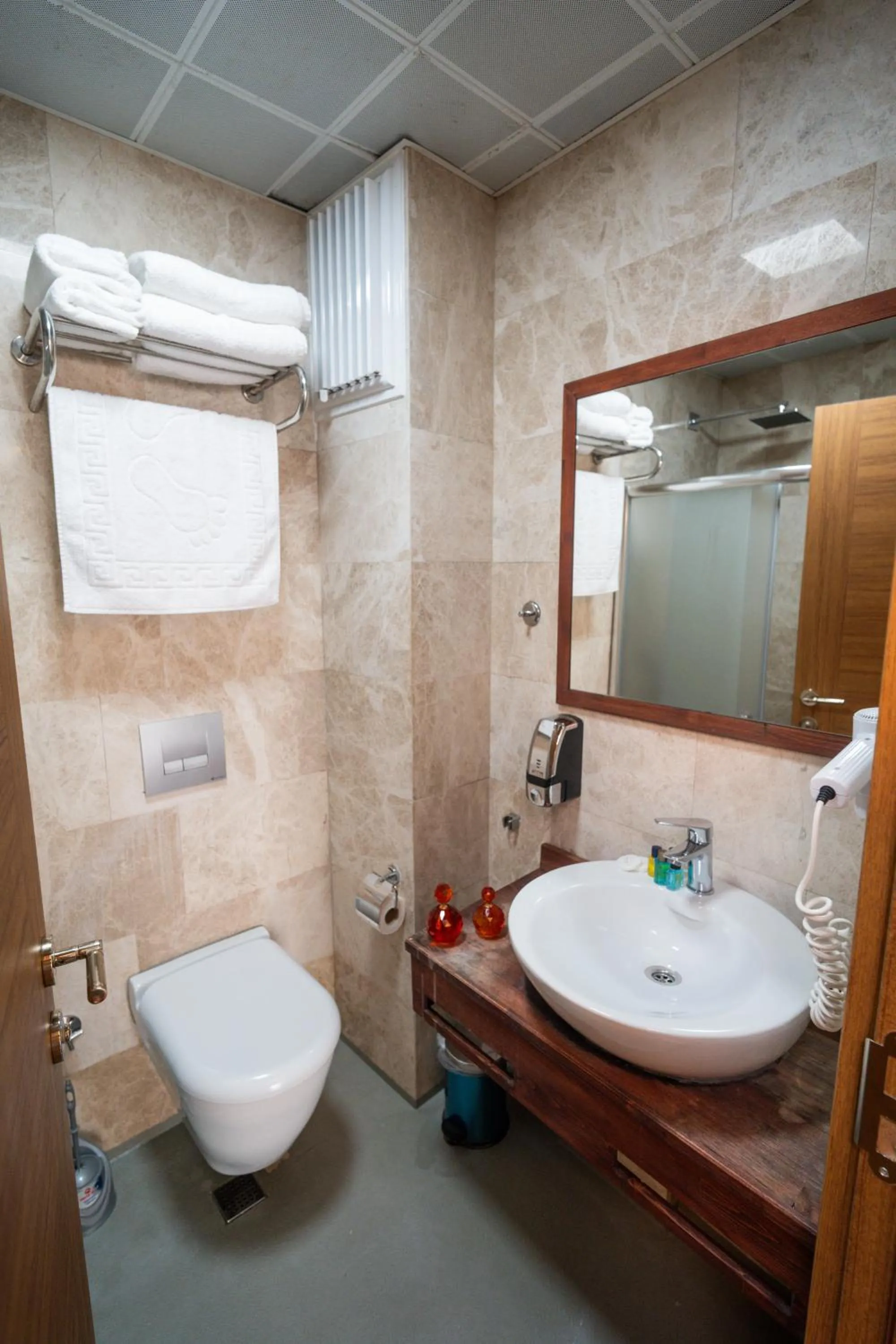 Shower in Yusra Apart Otel