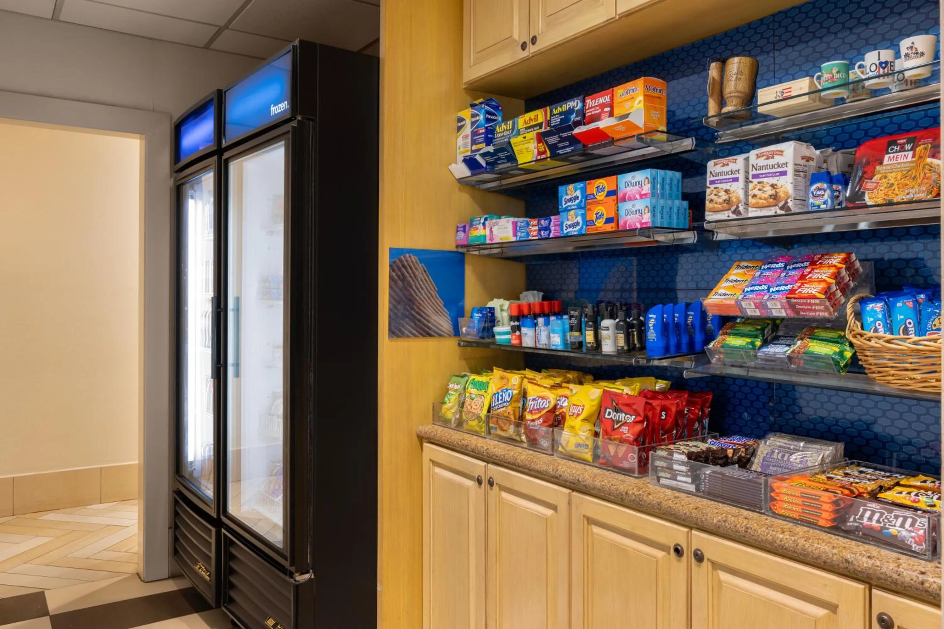 On-site shops in Hampton Inn & Suites San Juan