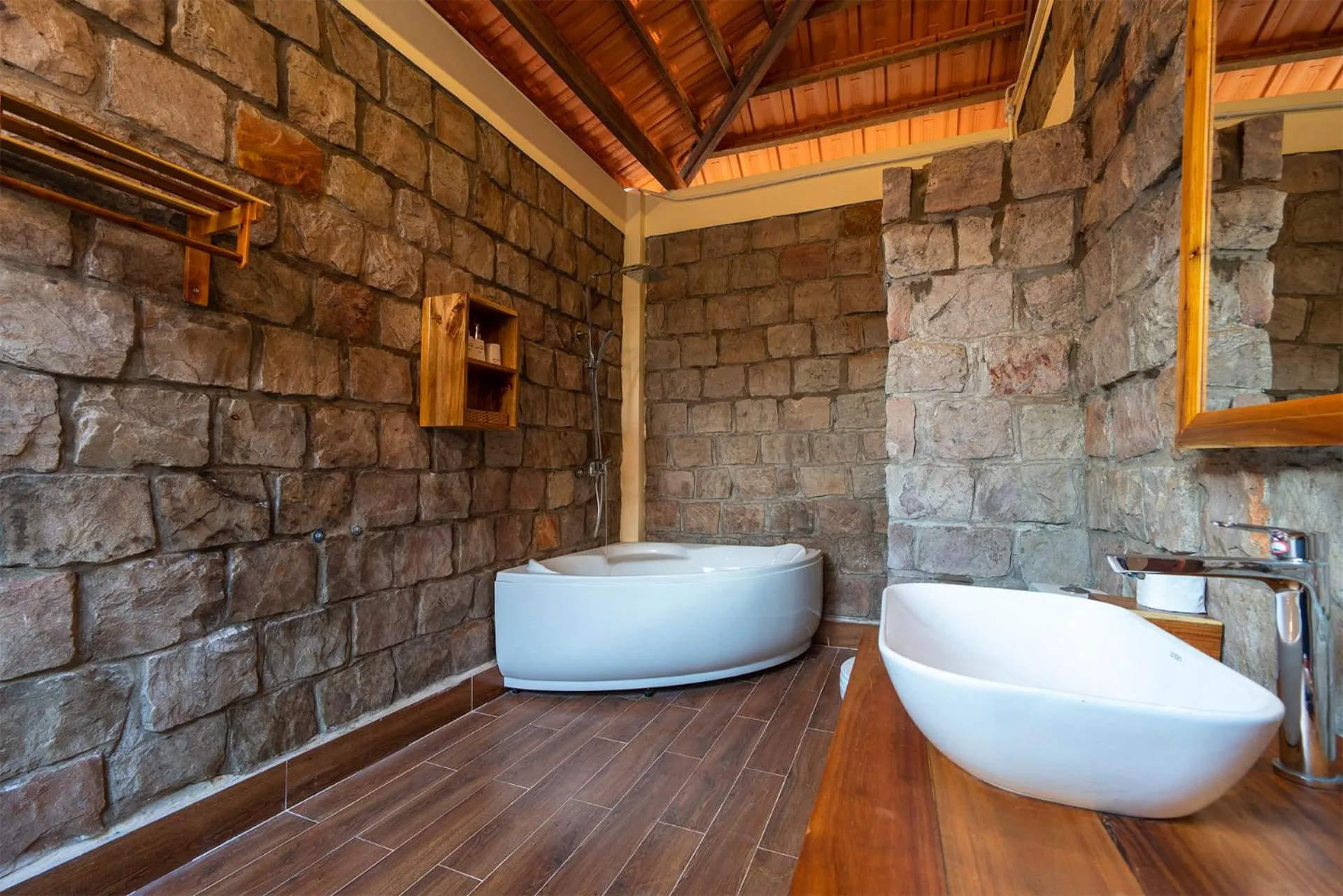Bathroom in Island Lodge