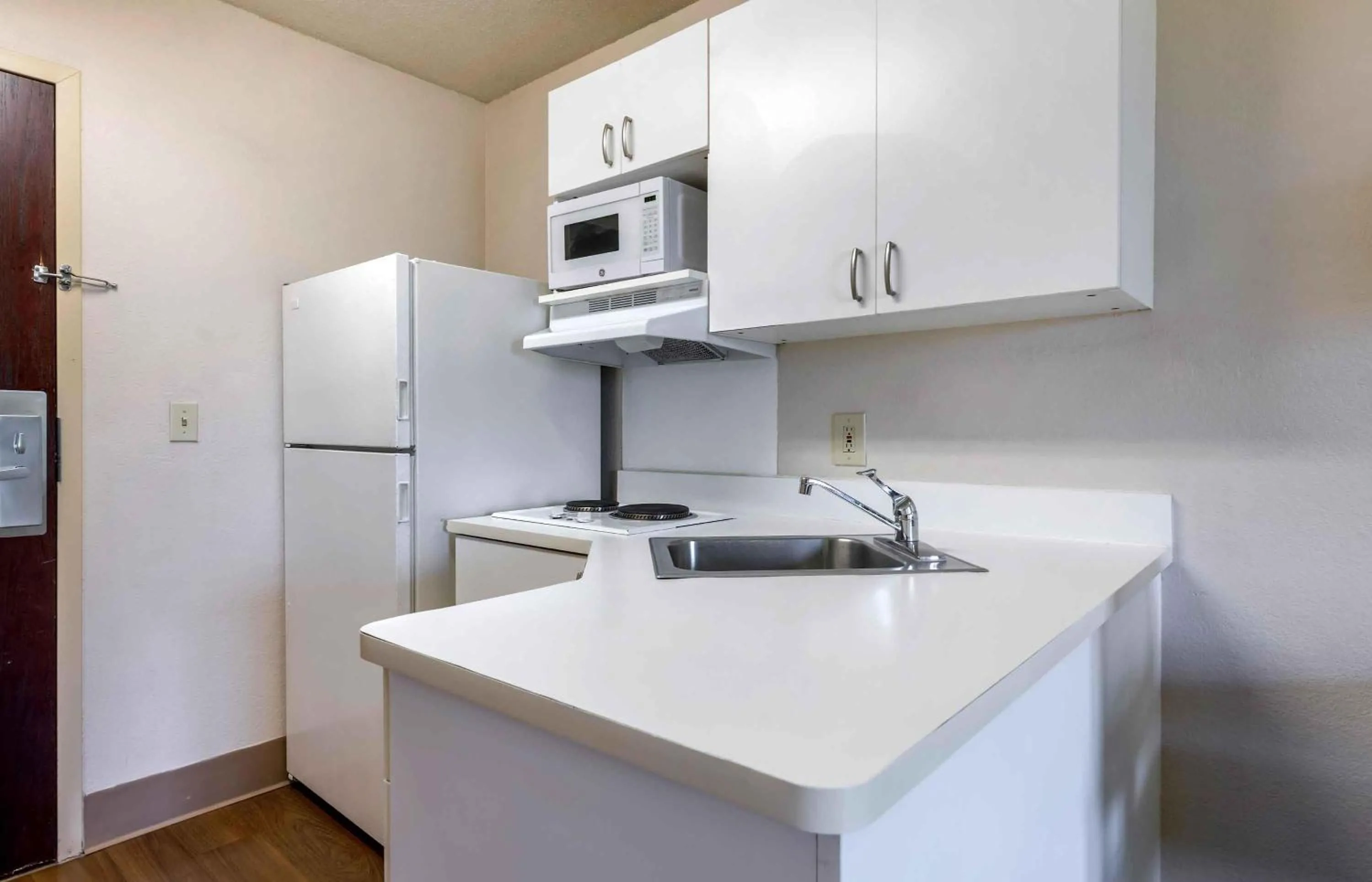 Kitchen or kitchenette in Extended Stay America Suites - Orlando - Lake Mary - 1036 Greenwood Blvd