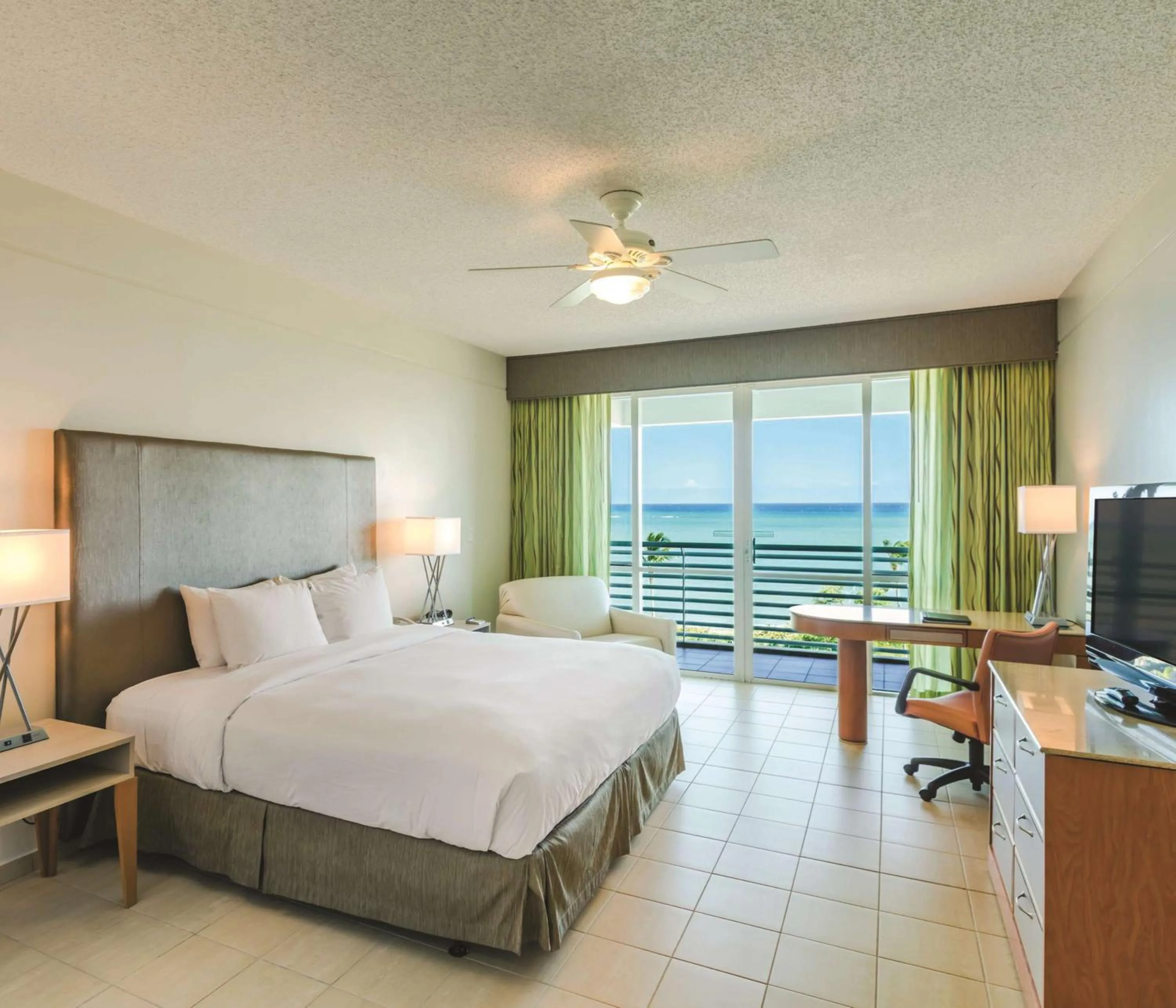 Bedroom, Bed in Hilton Ponce Golf & Casino Resort