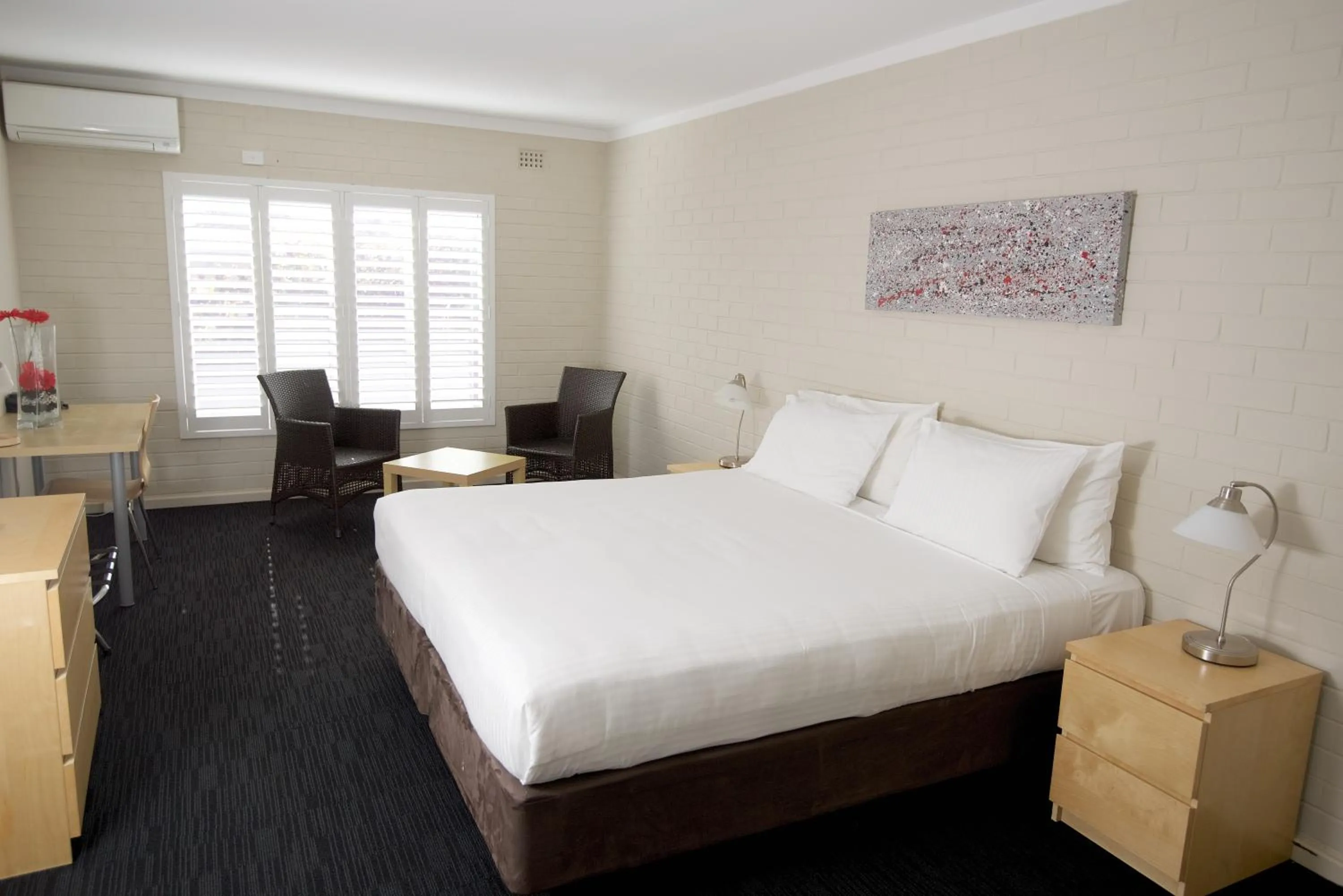 Bed in The Murray Hotel