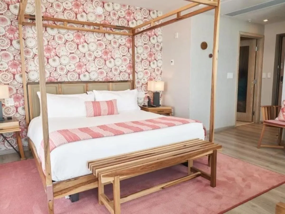 Bedroom, Bed in Lennox Miami Beach