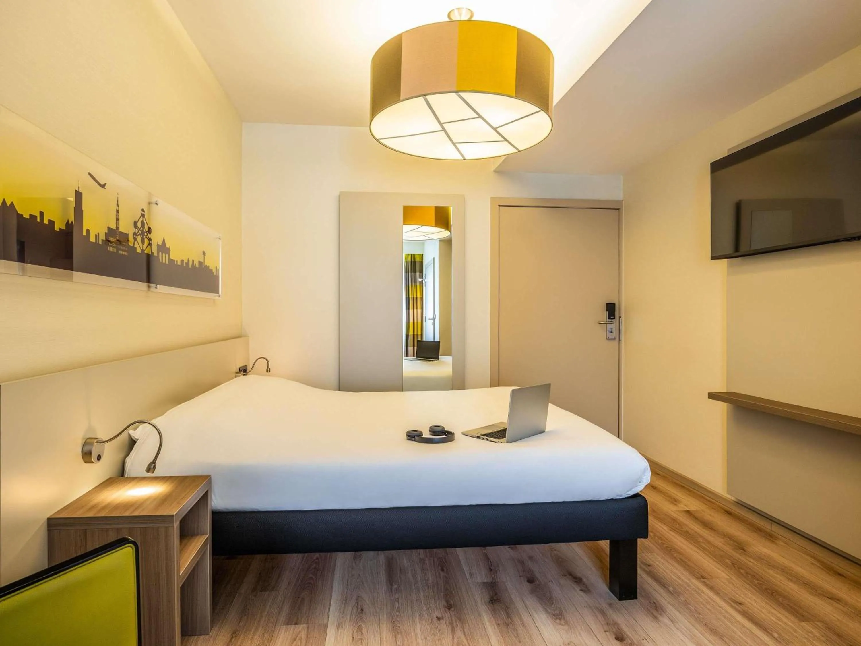 Bedroom, Bed in ibis Styles Hotel Brussels Centre Stéphanie