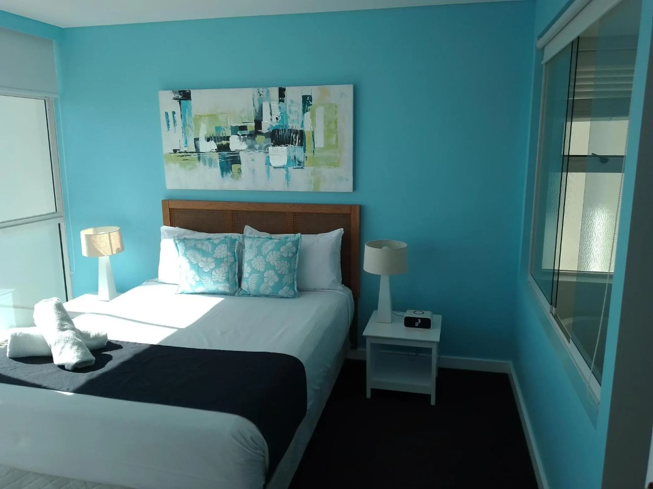Bedroom, Bed in Kirra Surf Apartments
