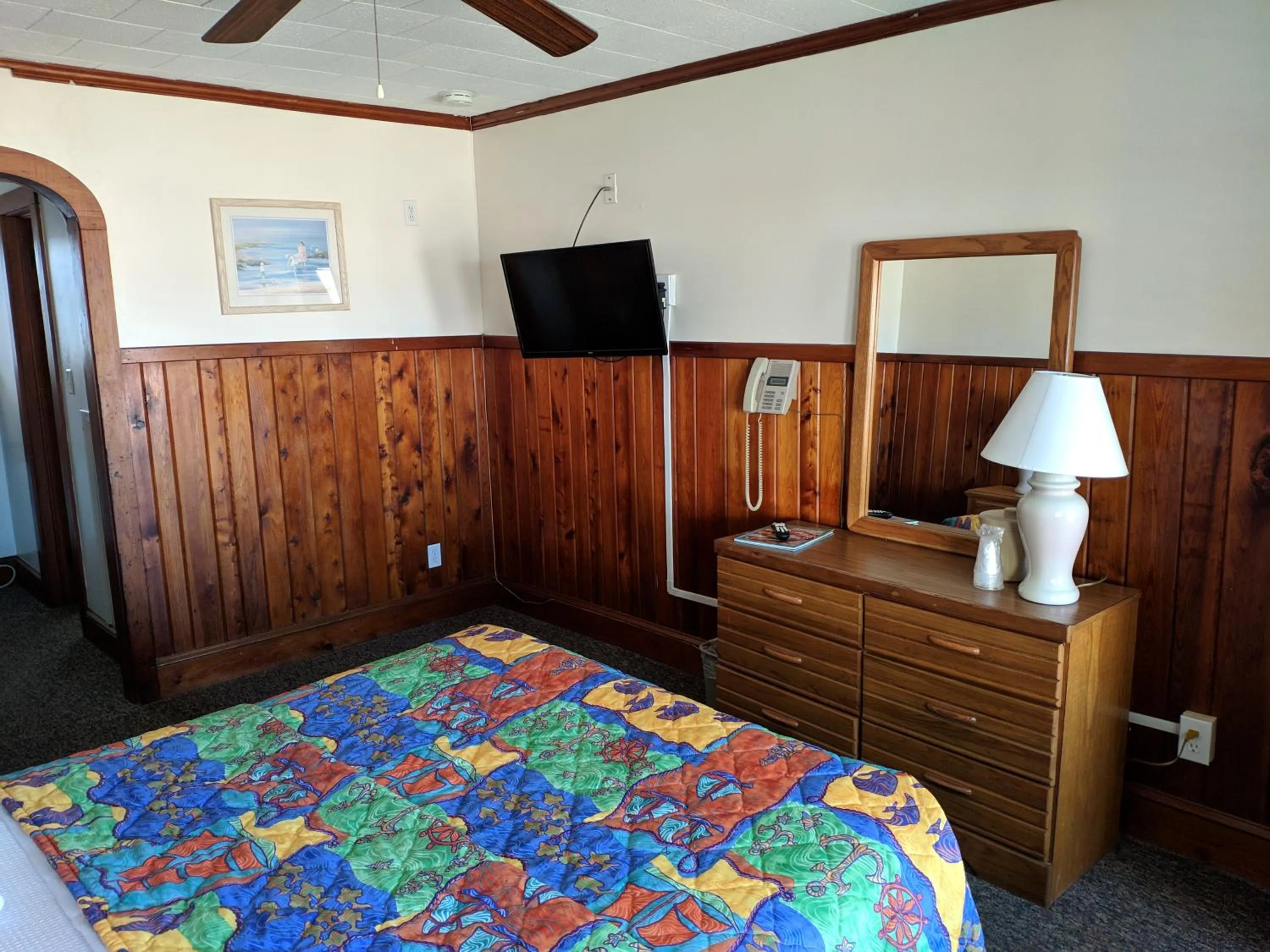 Bed in Cavalier by the Sea