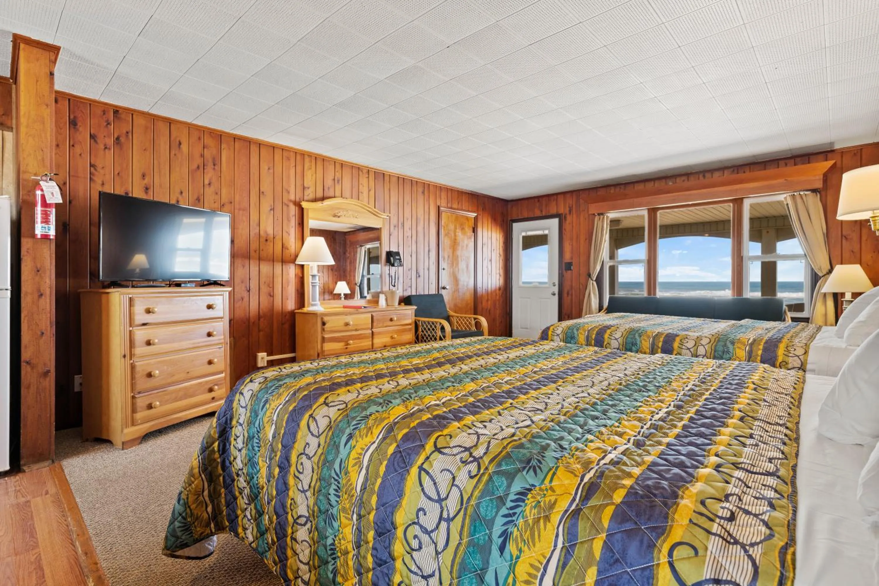 Bed in Cavalier by the Sea