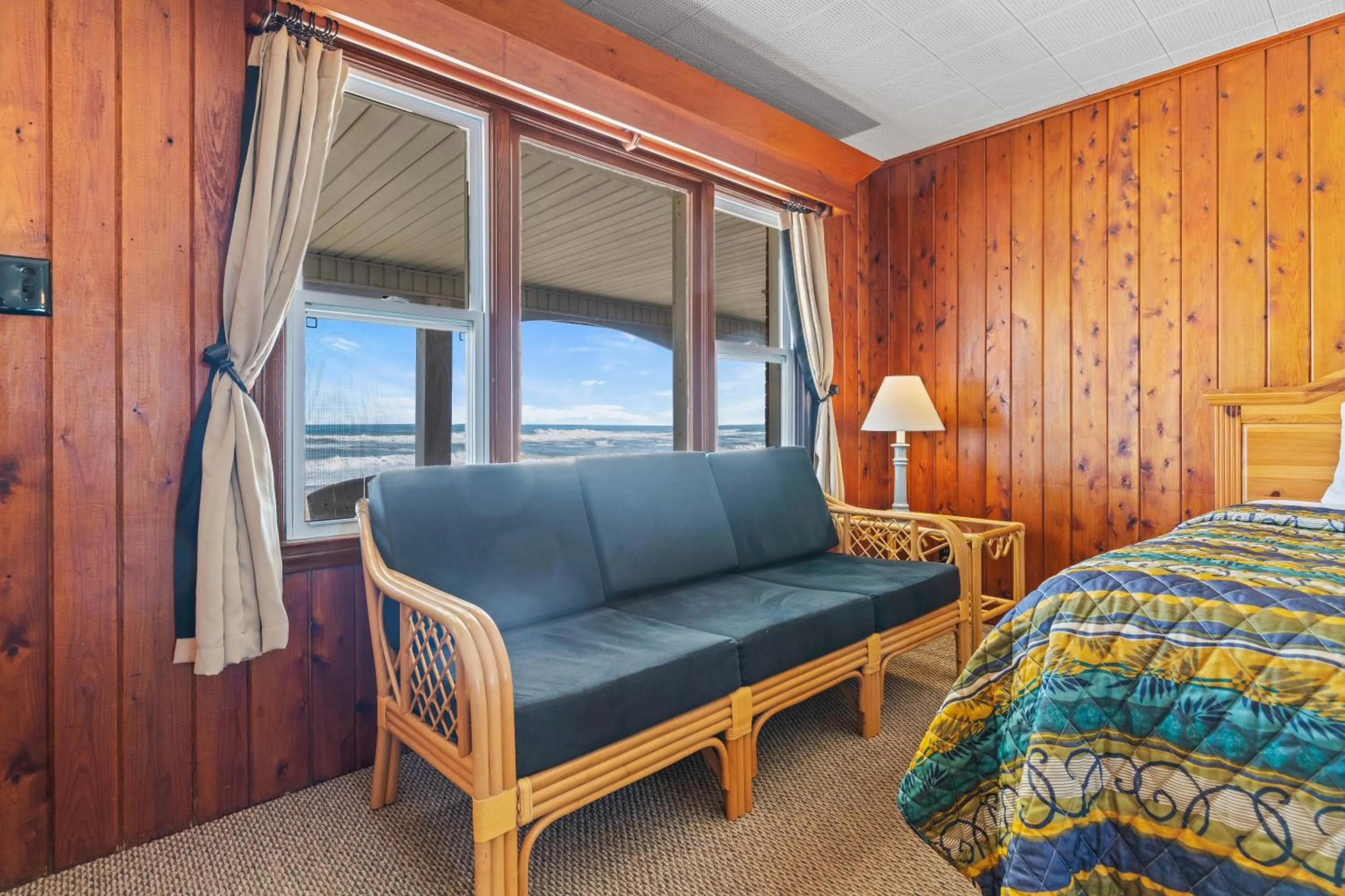 Bed in Cavalier by the Sea