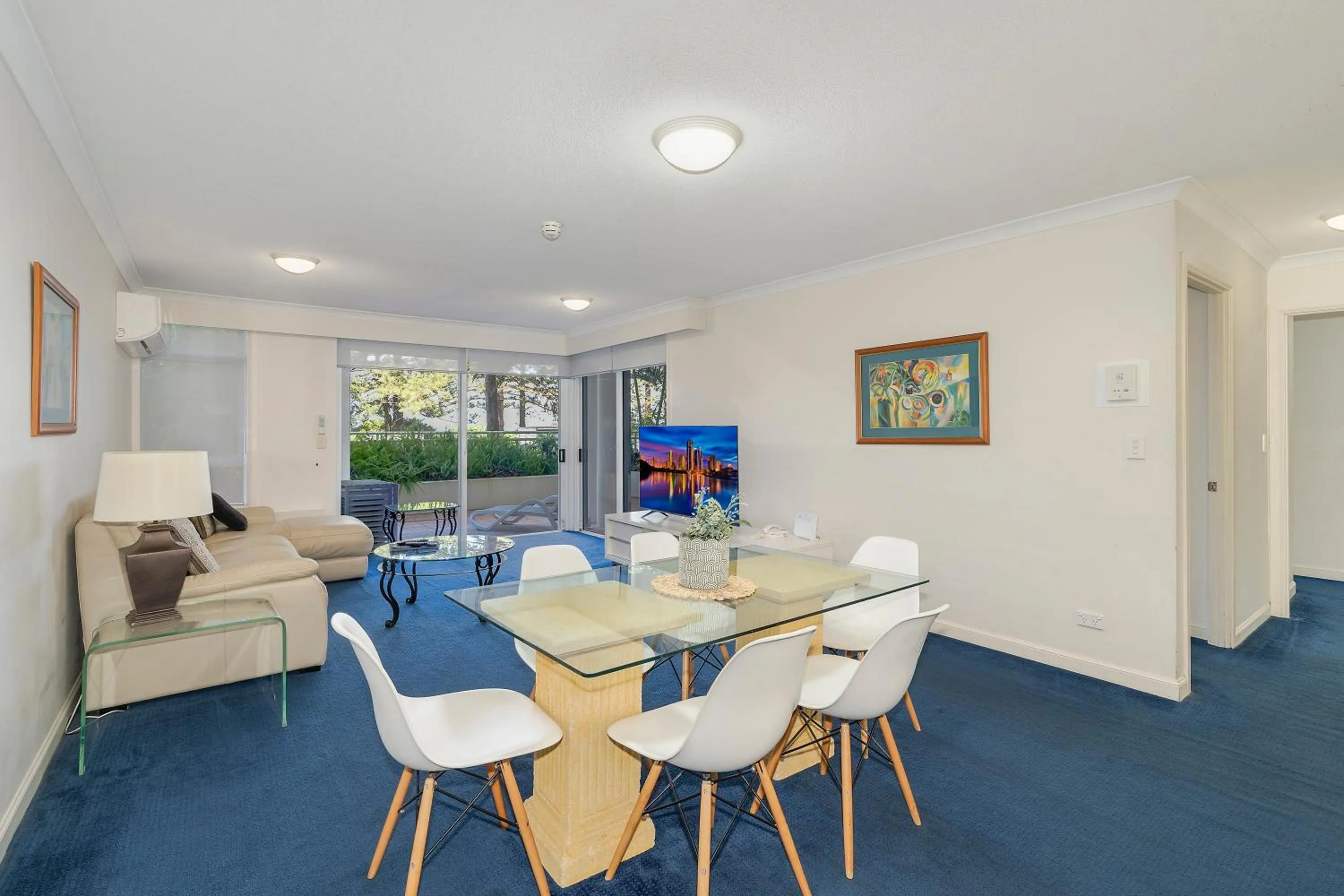 Dining area in ULTIQA Burleigh Mediterranean Resort