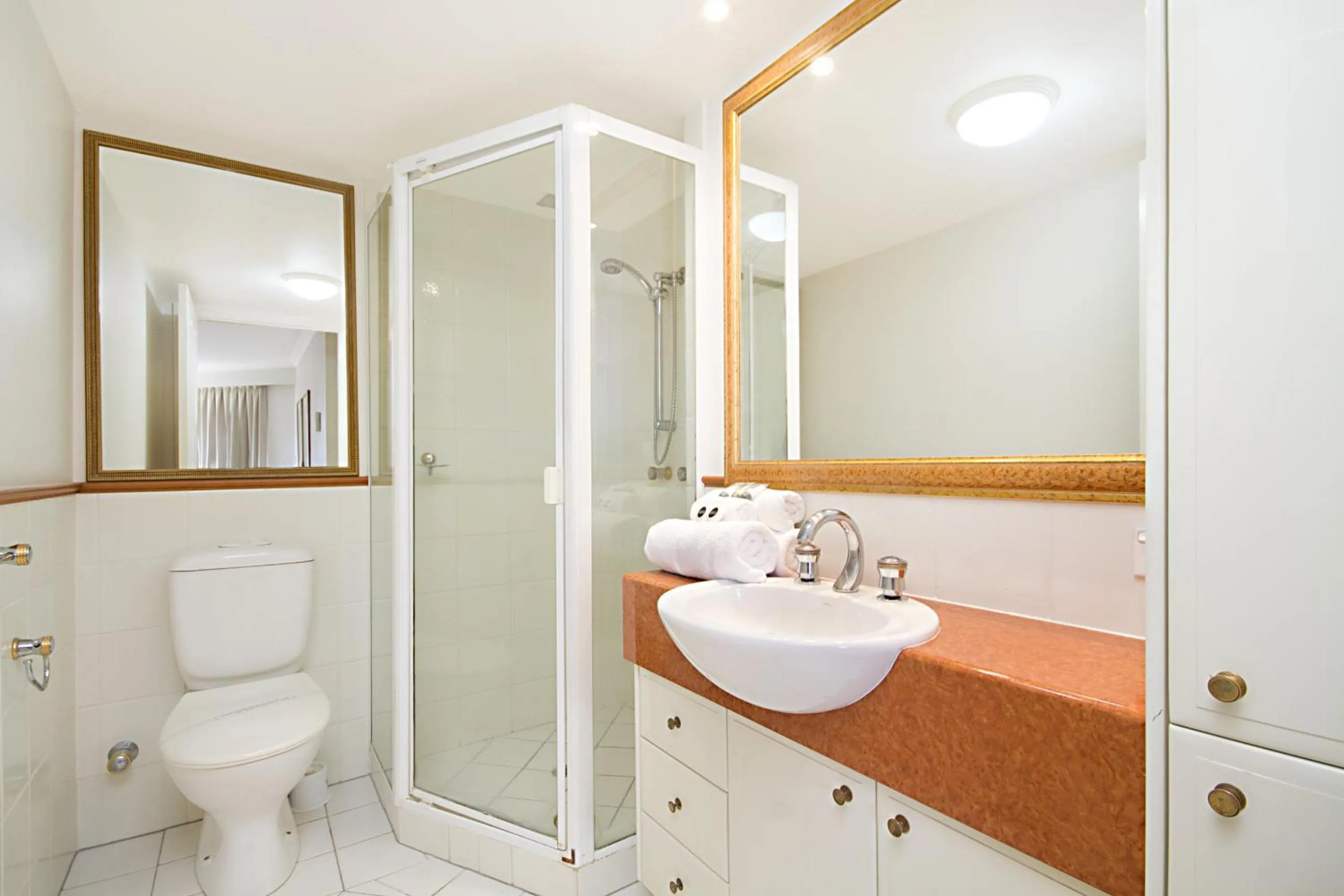 Bathroom in ULTIQA Burleigh Mediterranean Resort