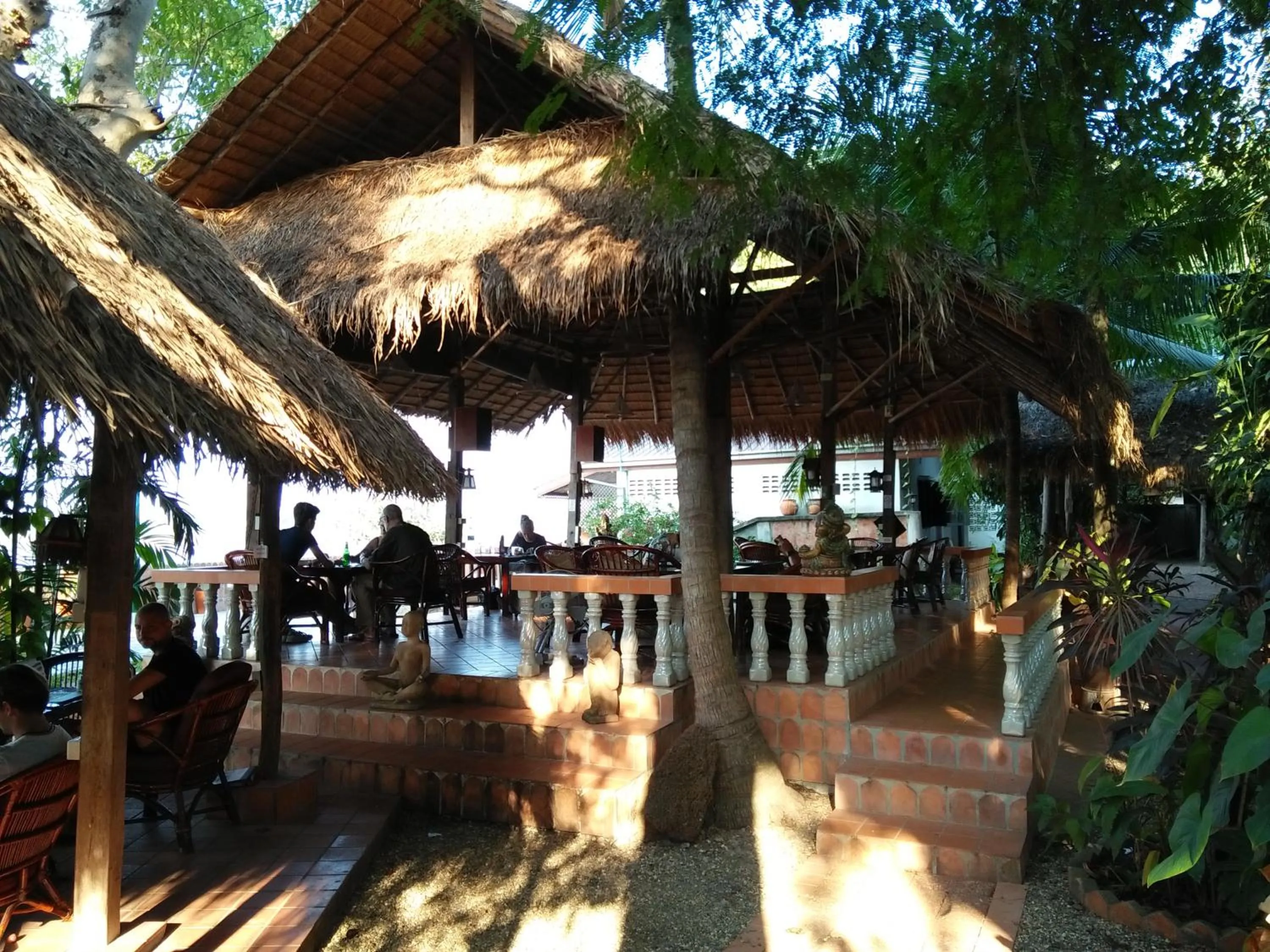 Restaurant/places to eat in Mut Mee Garden Guest House