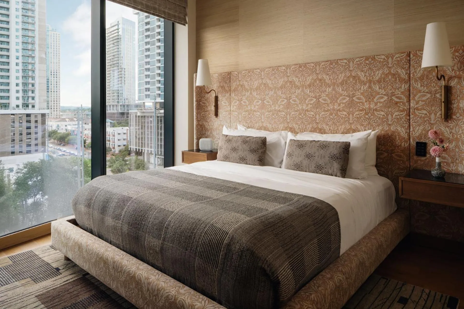 Bedroom, Bed in Austin Proper Hotel, a Member of Design Hotels
