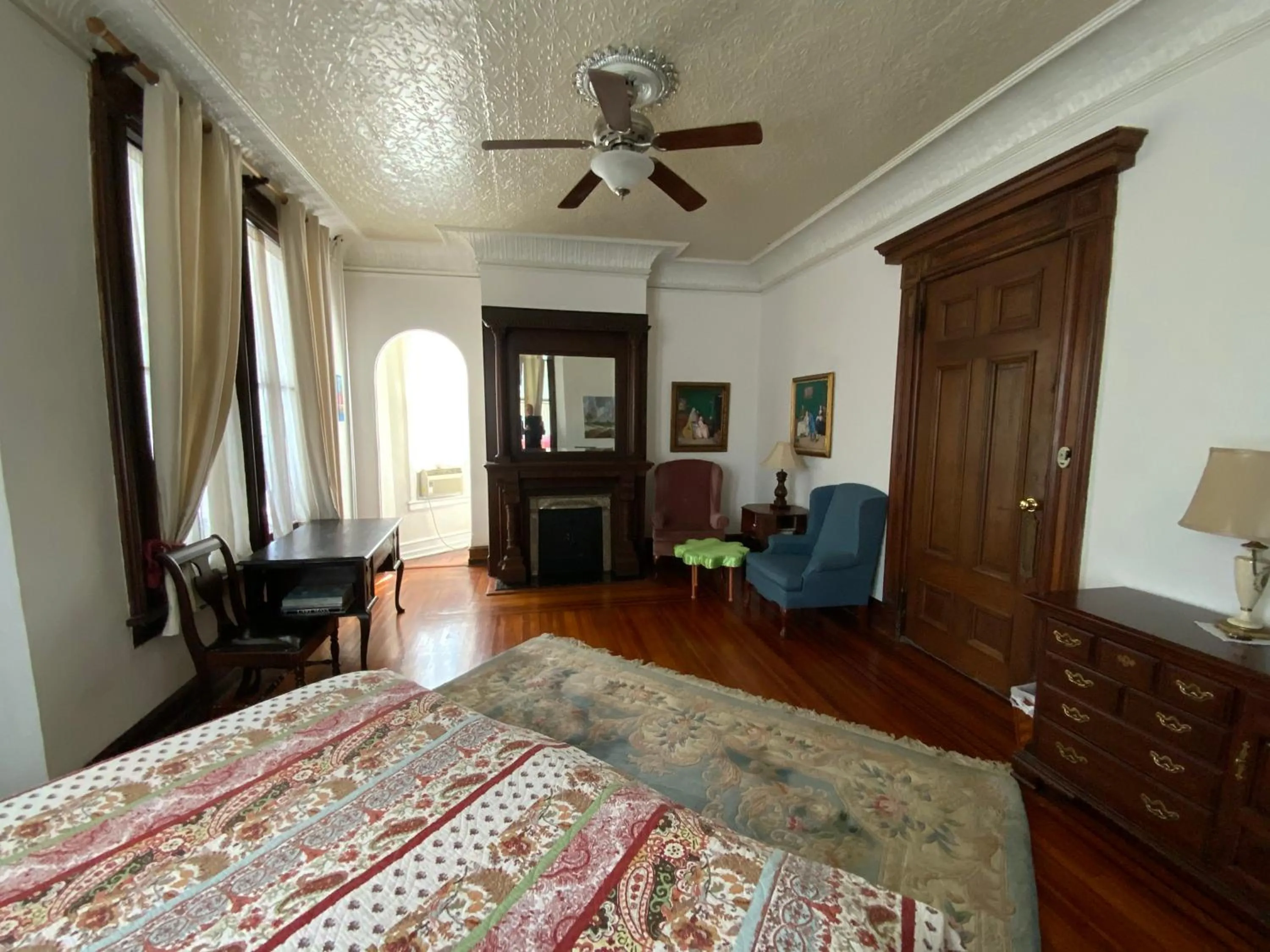 Bedroom, Bed in Fort Pl B&B and Gallery