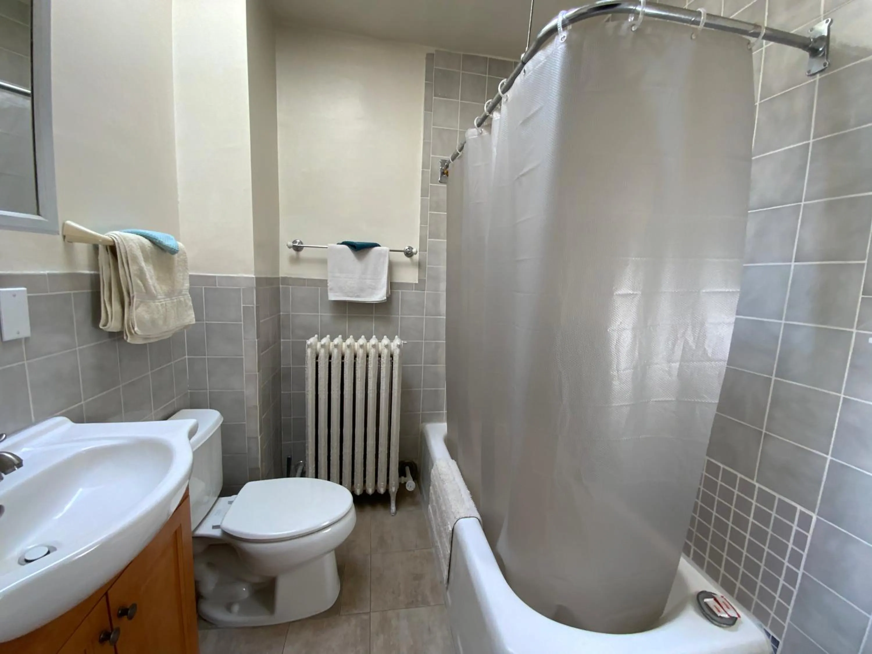 Bathroom in Fort Pl B&B and Gallery