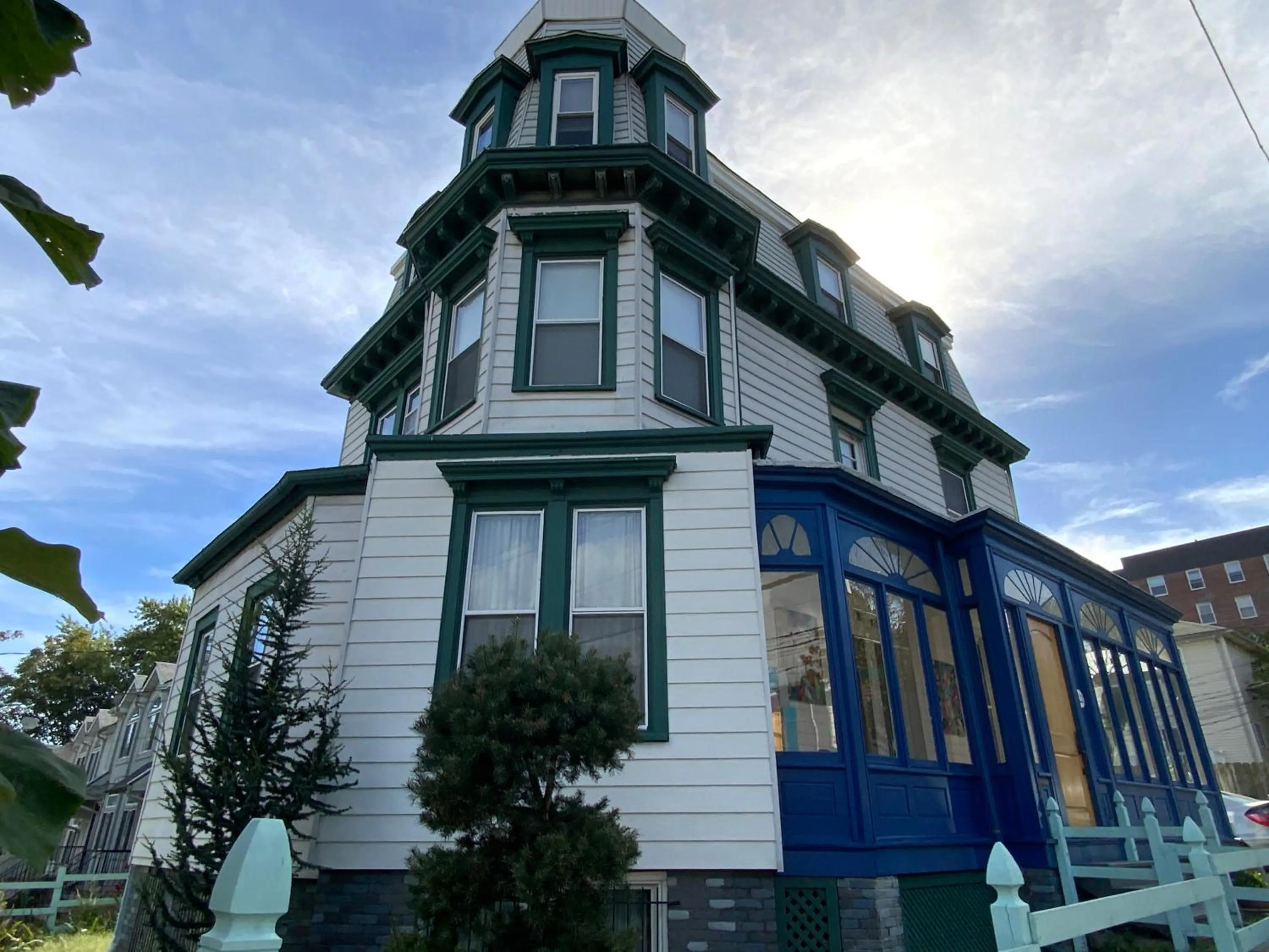 Property building in Fort Pl B&B and Gallery