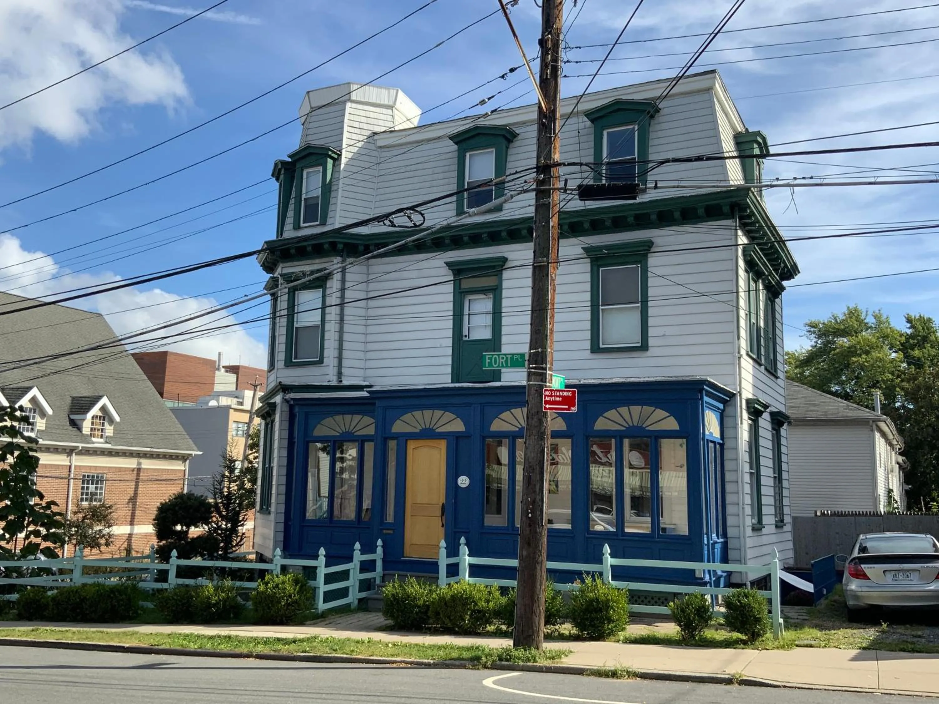 Property building in Fort Pl B&B and Gallery