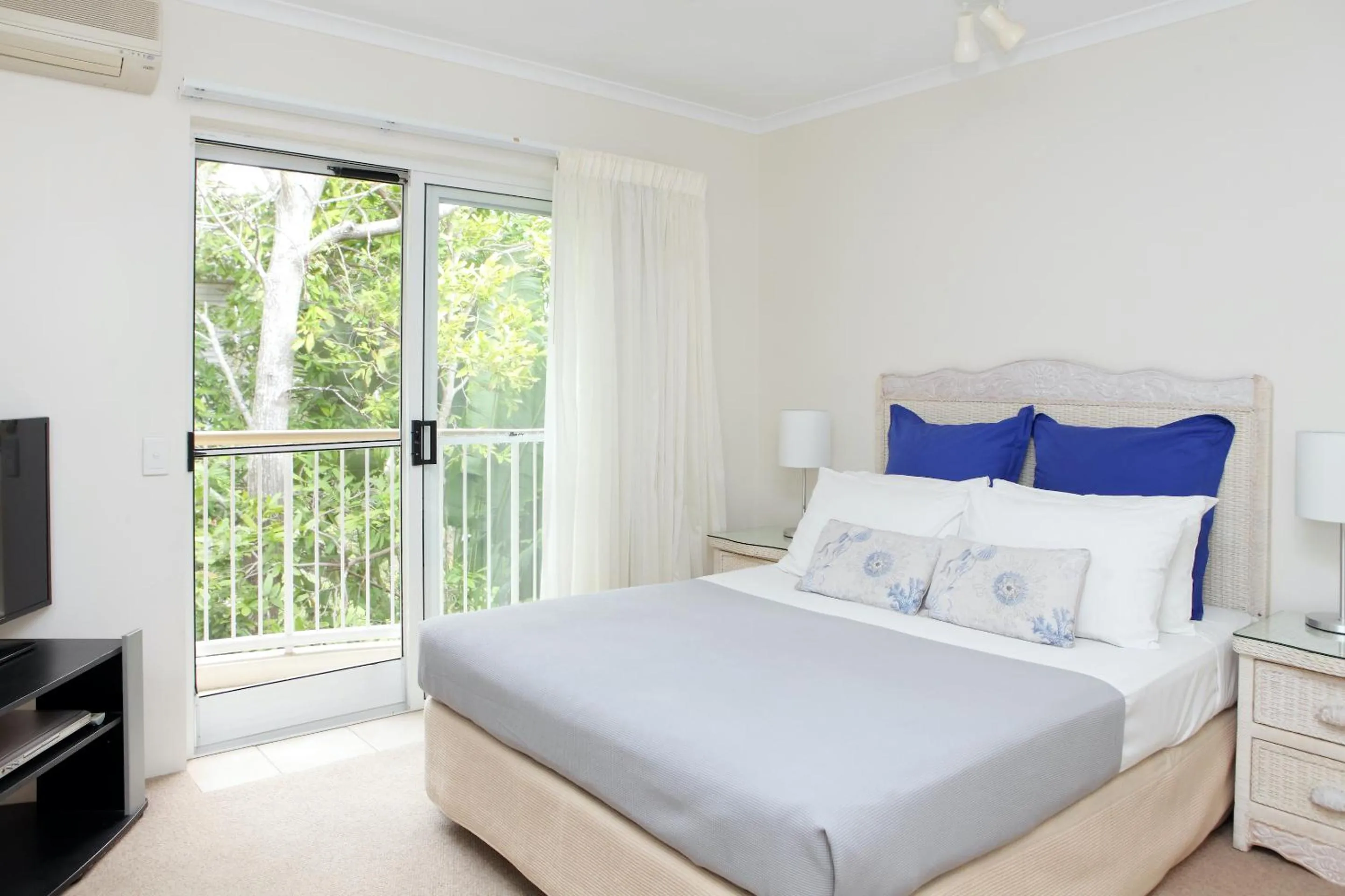 Bedroom, Bed in Serenity Apartments Noosa
